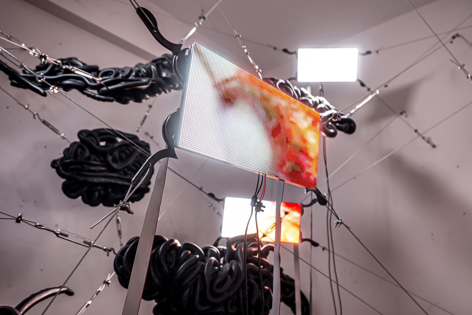 Barış Çavuşoğlu, Hit Me Baby One More Time, 2022, mixed media installation