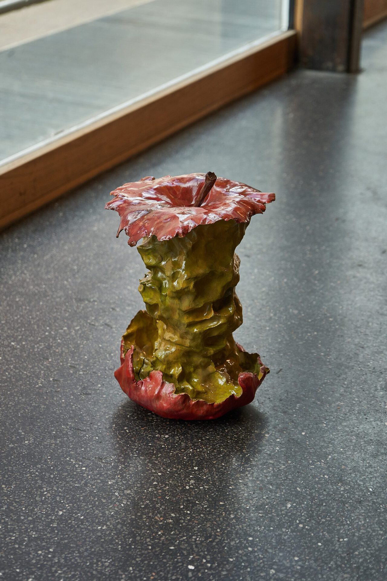 Vincent Scheers, Apple II. unburned clay, watercolour, laquer, 35x20x20cm (2020)
