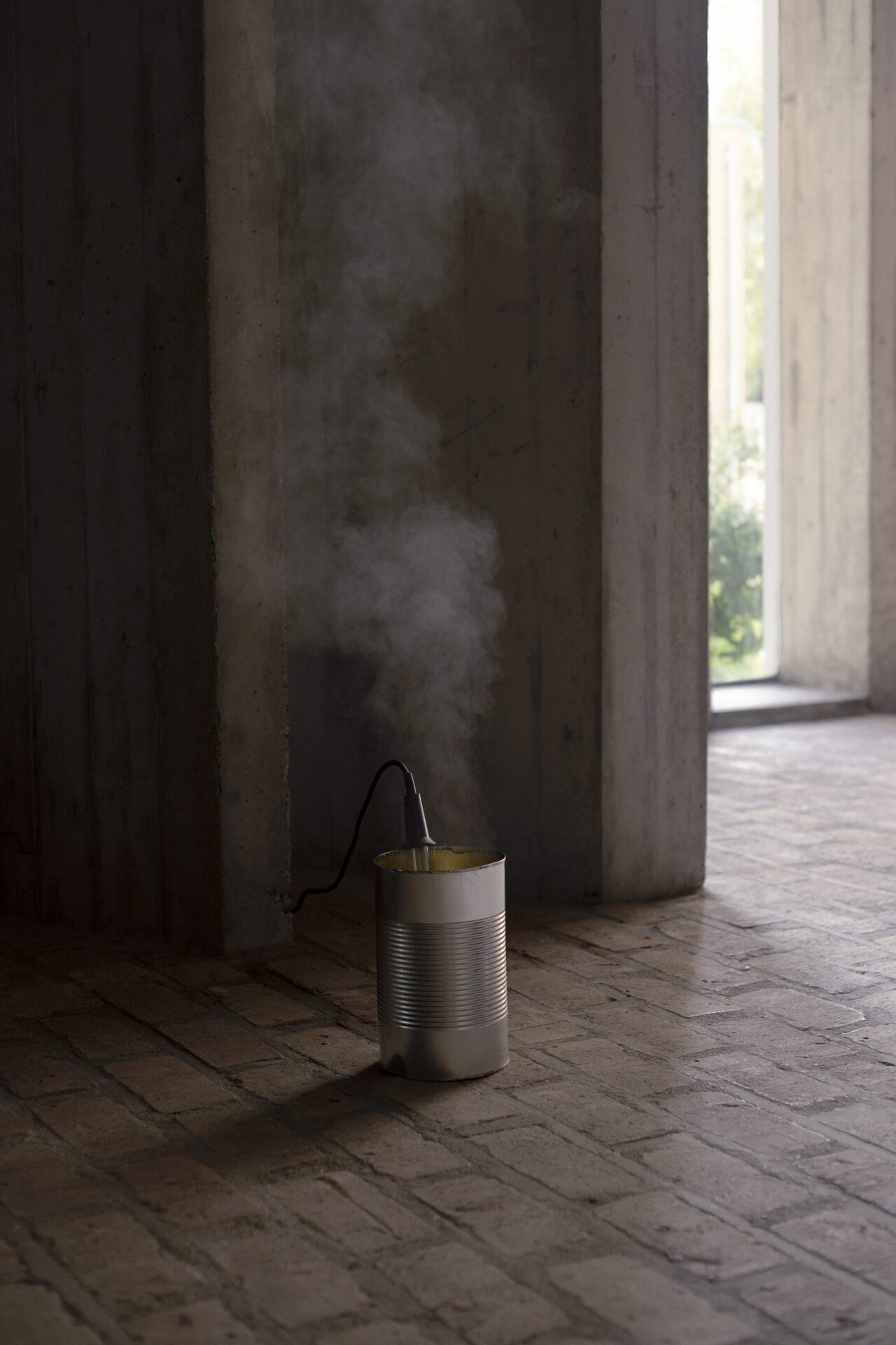 iida-simon, ona julija lukas steponaityte, tin can and immersion heater, 2022, 40cmx25cm