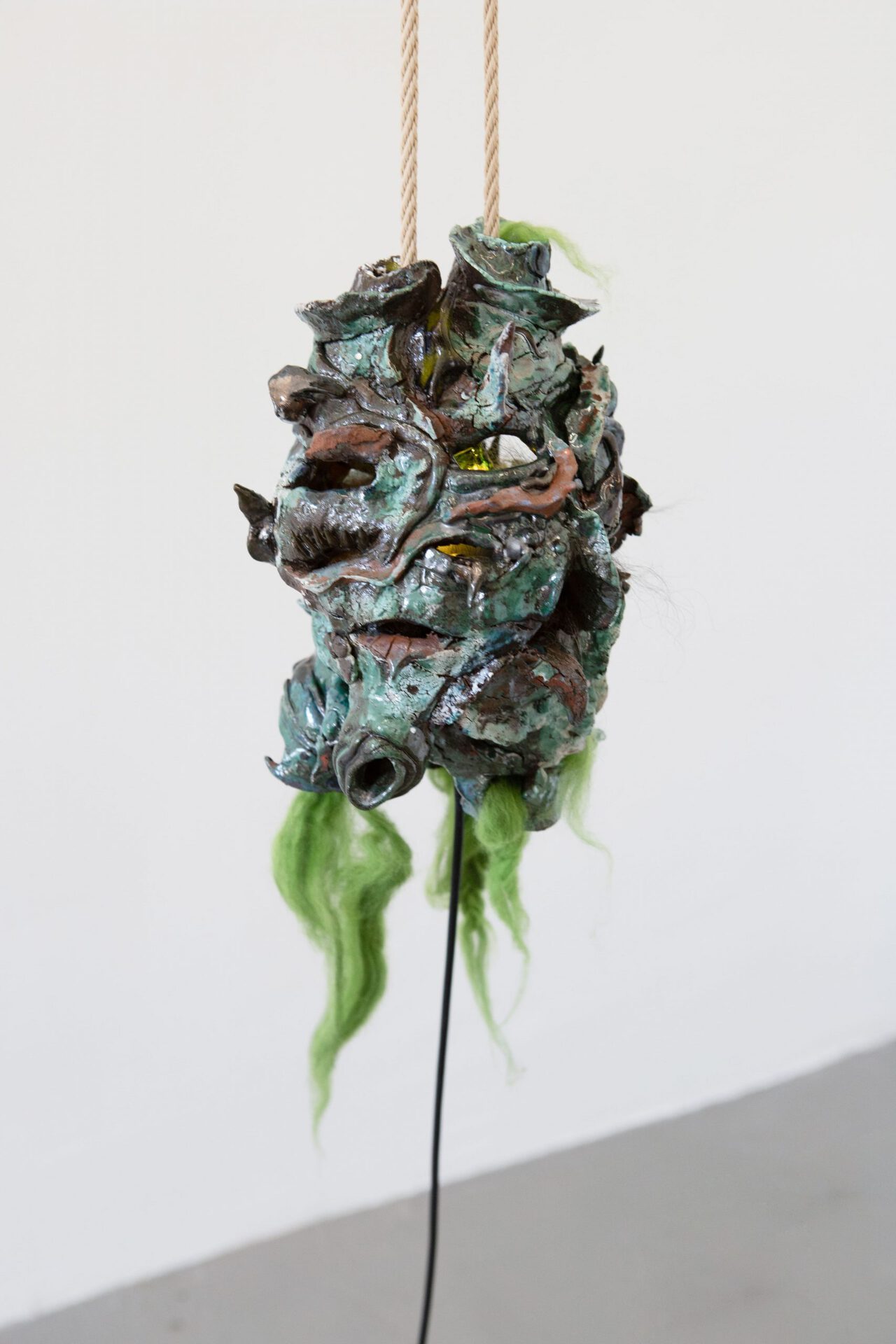 Detail, Maya Hottarek, Hydrosphere 2, Ceramic, sheep hair, light bulb, 20 x 44 x 19 cm | 2020