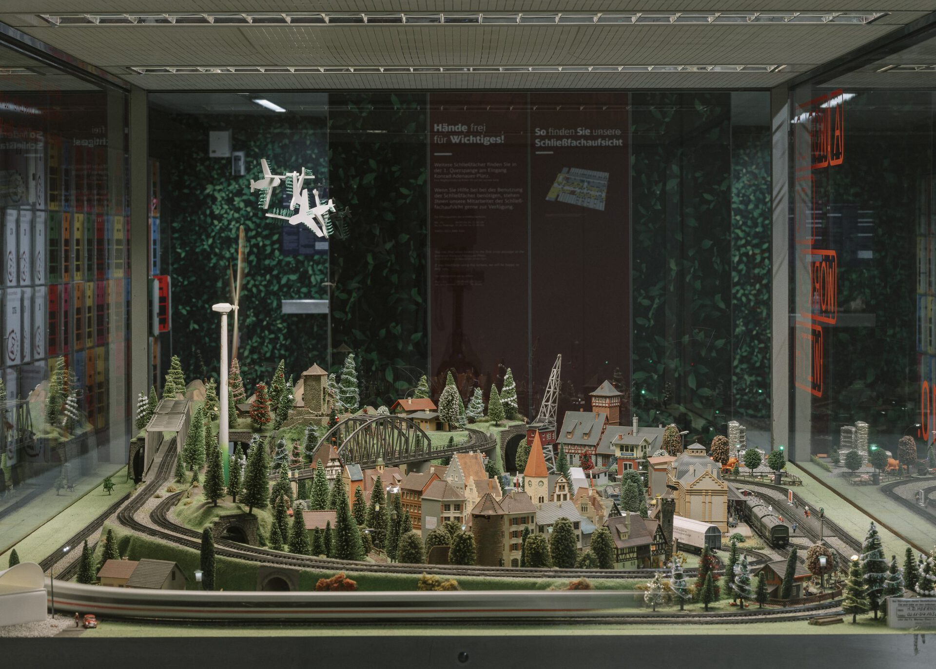 View of A World To Work With, 2022. Courtesy of Miniaturbiennale. Photo: Volker Crone.