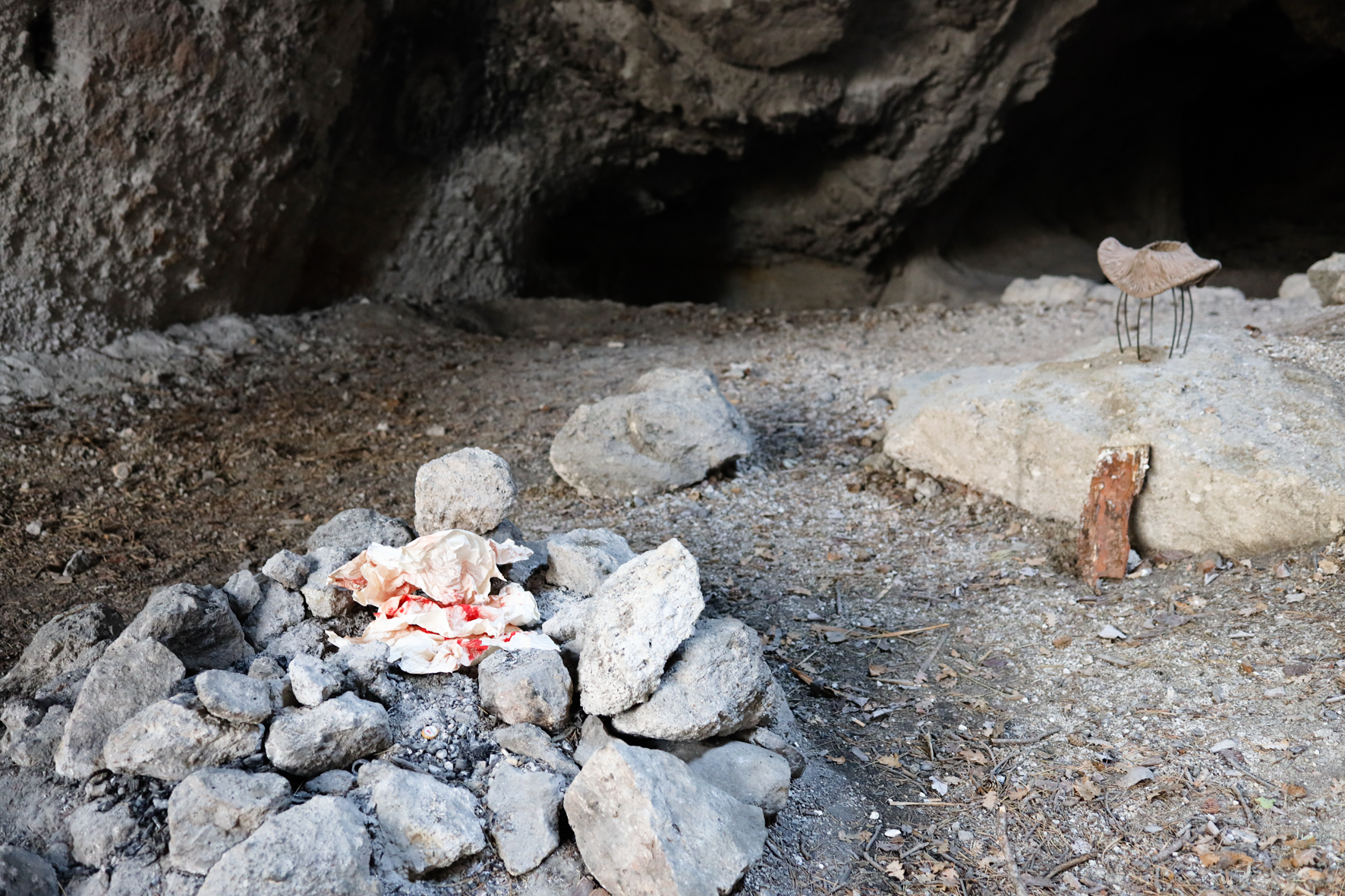 Valerie Habsburg, so lange wie die Sterne, 2022 Paper, ink, 40 x 50 cm and Dominik Styk, no title, 2021, mixed media, dimensions variable, installation view inside the cave
