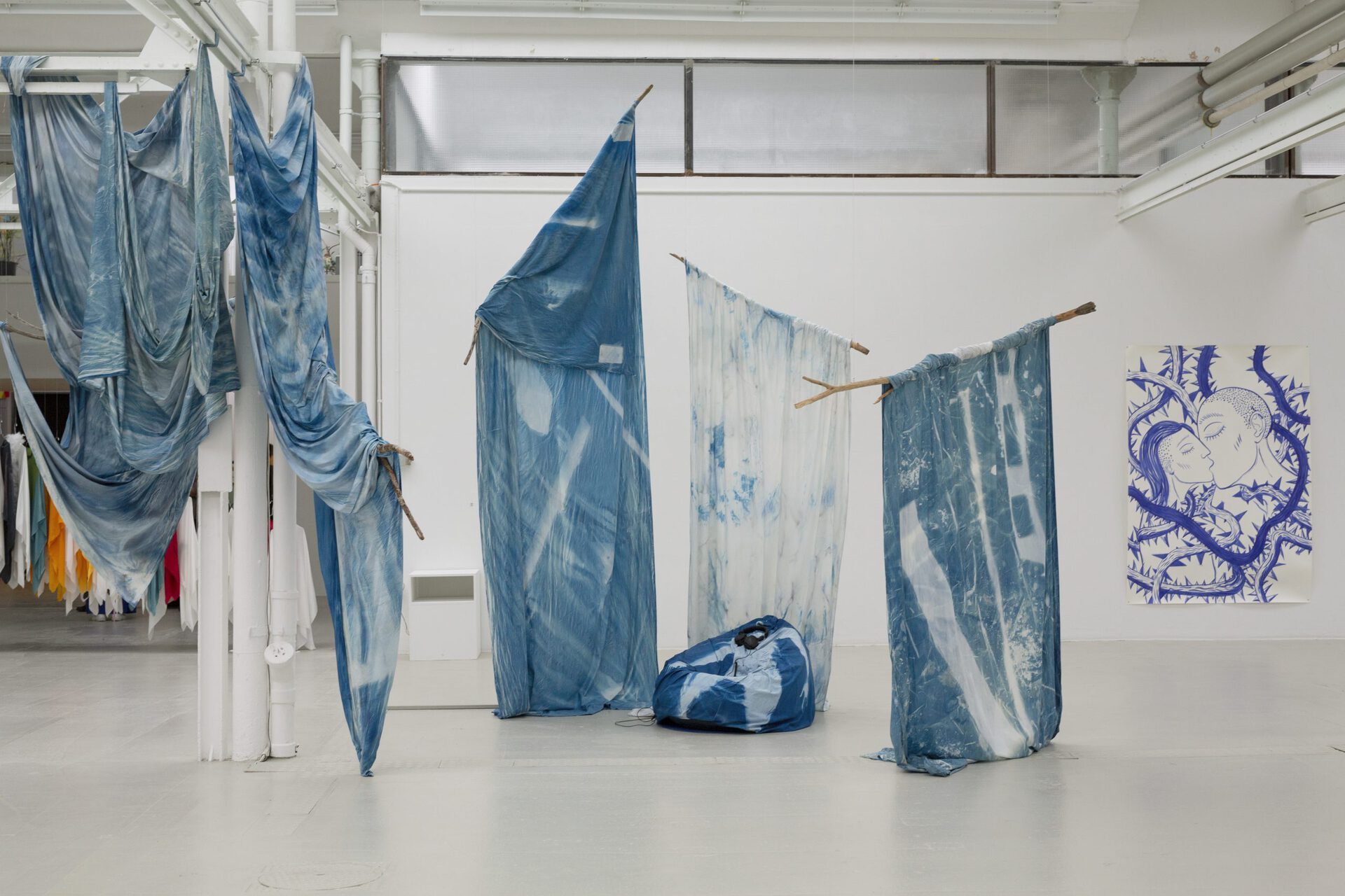 Paloma Ayala, Melody Chua, Anne-Laure Franchette, Riikka Tauriainen und Kay Zhang, River Oracle (2022) & SABA, Wish we were free, 2022