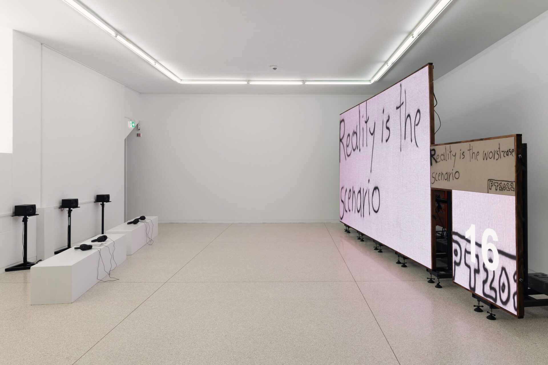 Philipp Timischl, “Reality is the worst-case scenario”, Exhibition at Heidelberger Kunstverein, June 12–August 28, 2022, Installation shots by Lys Y. Seng
