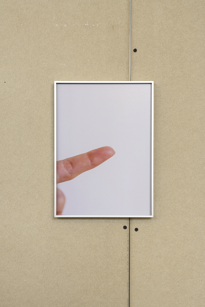 UNTITLED (EYELASH) 2021 / Philipp Pflug Contemporary, C-Print, framed 29,5 x 21,5 cm