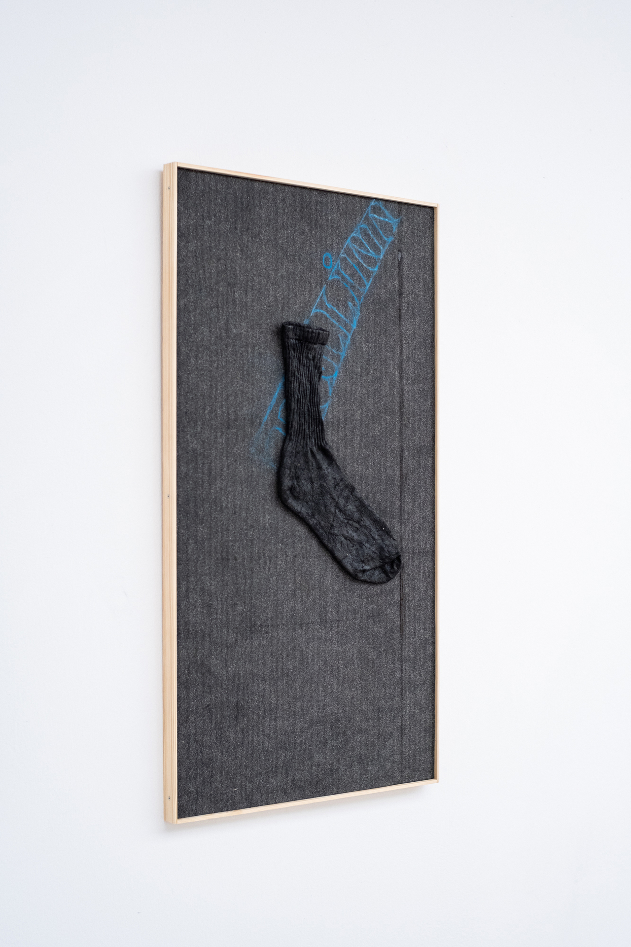 Stephan Idé, Baltische Briefe 4, 2021, Multiplex, roofing felt, bitumen, oil chalk, 94 x 50 cm