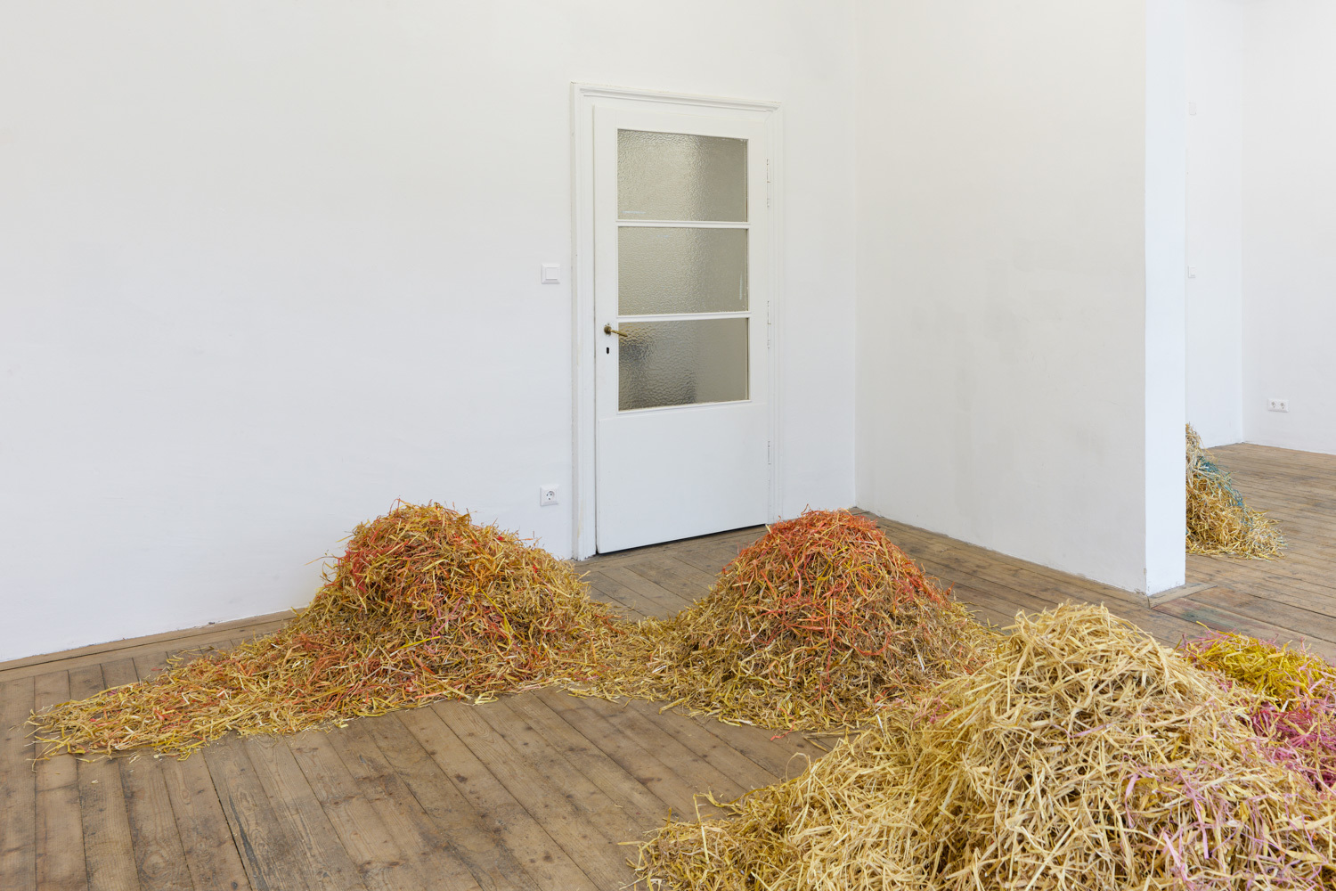 Sveta Mordovskaya, Assholes, installation view, Kevin Space 2022. Photo: Maximilian Anelli-Monti. Courtesy the artist and Weiss Falk, Zurich