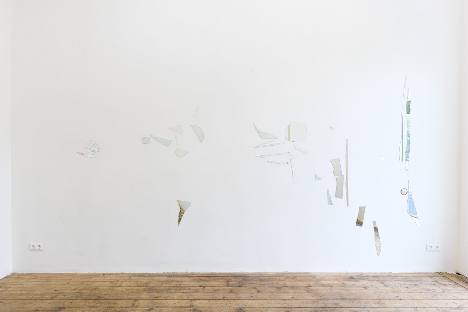 Sveta Mordovskaya, Assholes, installation view, Kevin Space 2022. Photo: Maximilian Anelli-Monti. Courtesy the artist and Weiss Falk, Zurich