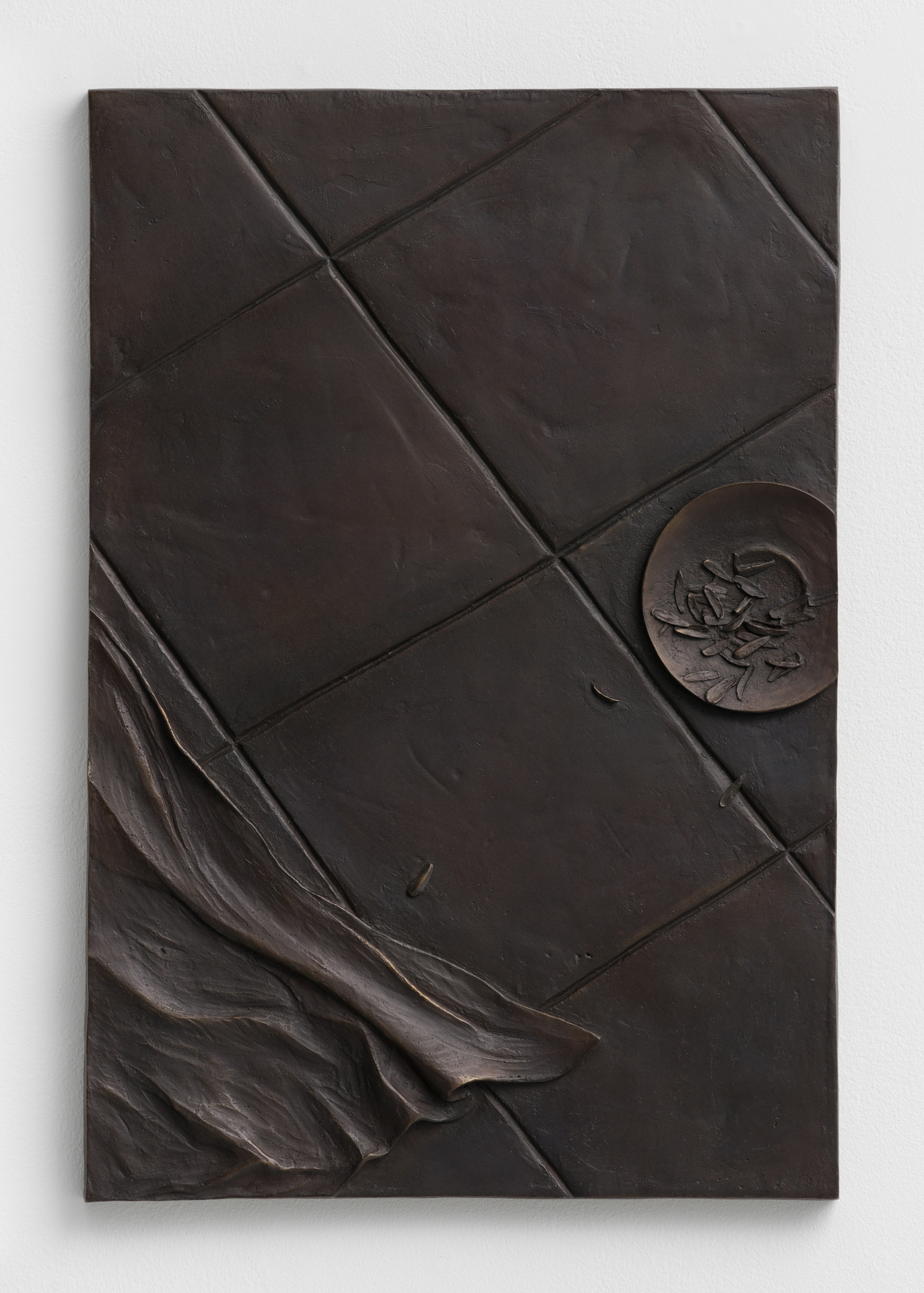 Aia Sofia Coverley Turan, A Hanful of Salt, 2021, bronze, 60 x 40 cm