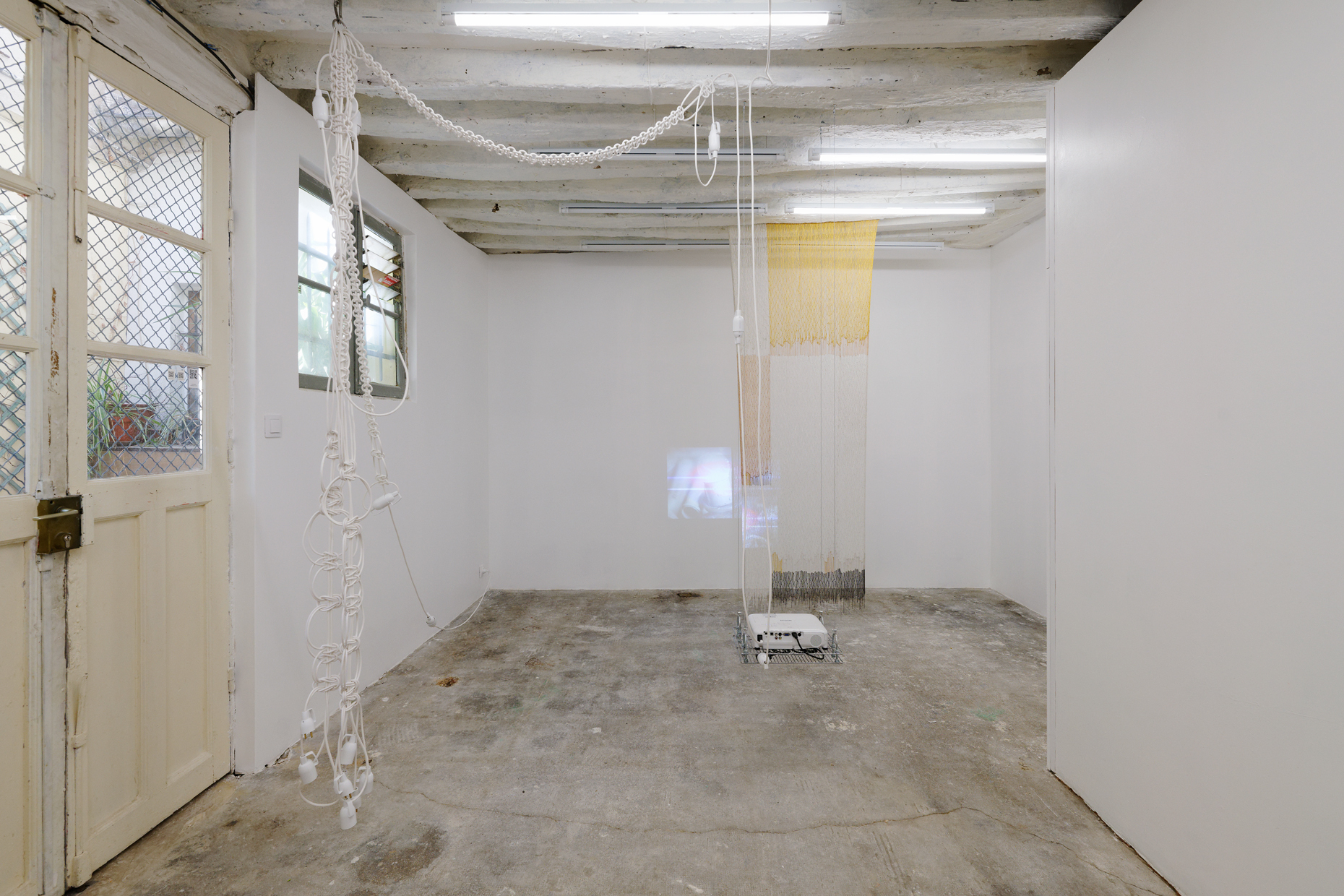 "Tied", Elisa Florimond, Mara Fortunatović and Maria Szakats, Cur. Gabriela Anco, exhibition view. Courtesy Rinomina and the Artists. Photo: Aurélien Mole 