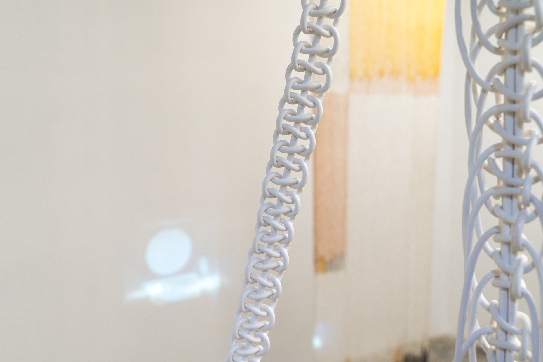 Mara Fortunatović, “Electra” (Rinomina, 50m, 10 lines, flat knot) detail, 2022. Height 250 cm. Courtesy Rinomina and the Artists. Photo: Marcus Heim