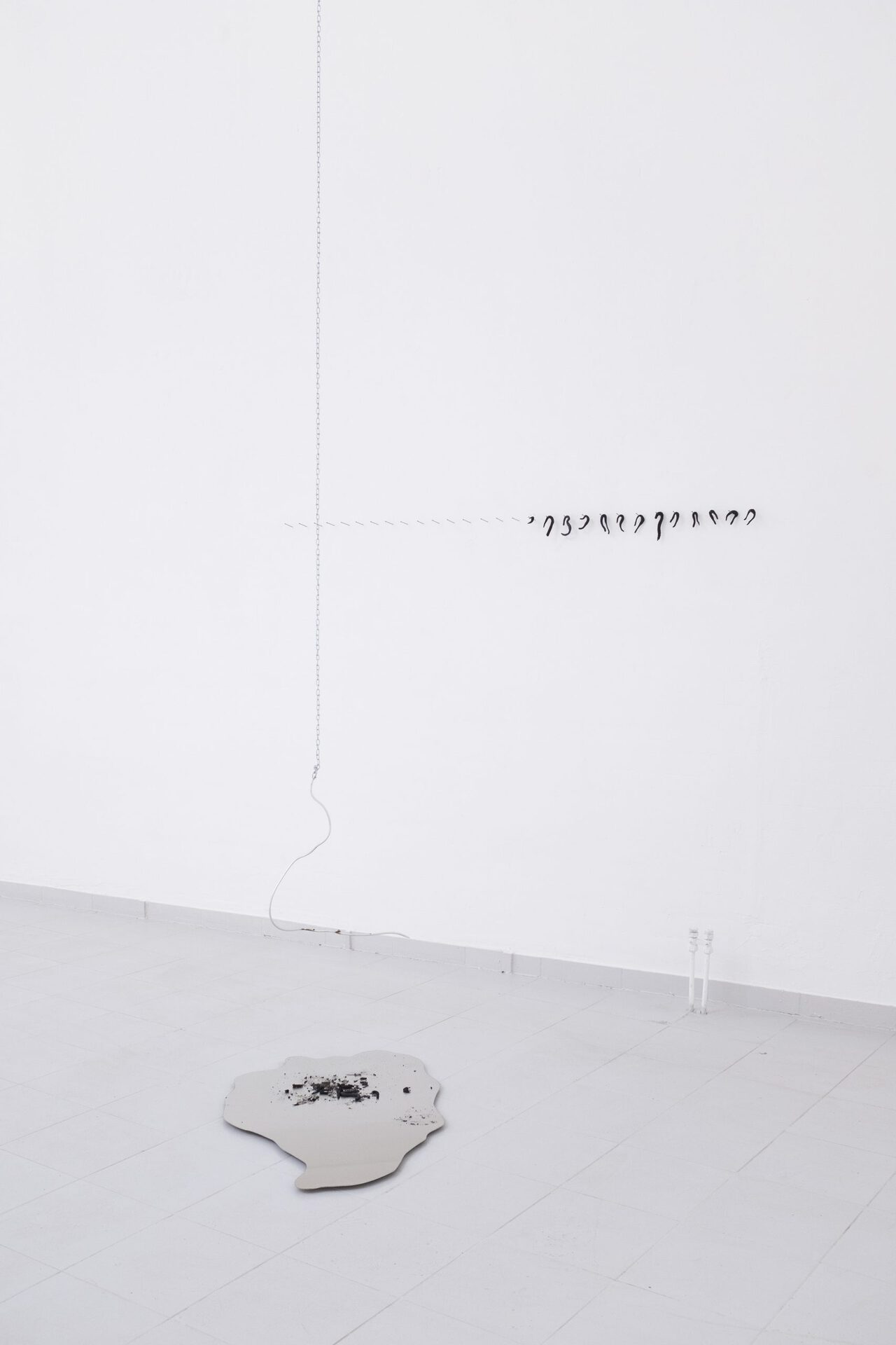 Katharina Gahlert, Inhale Exhale, 2021, Smoking hooks, Steel chain