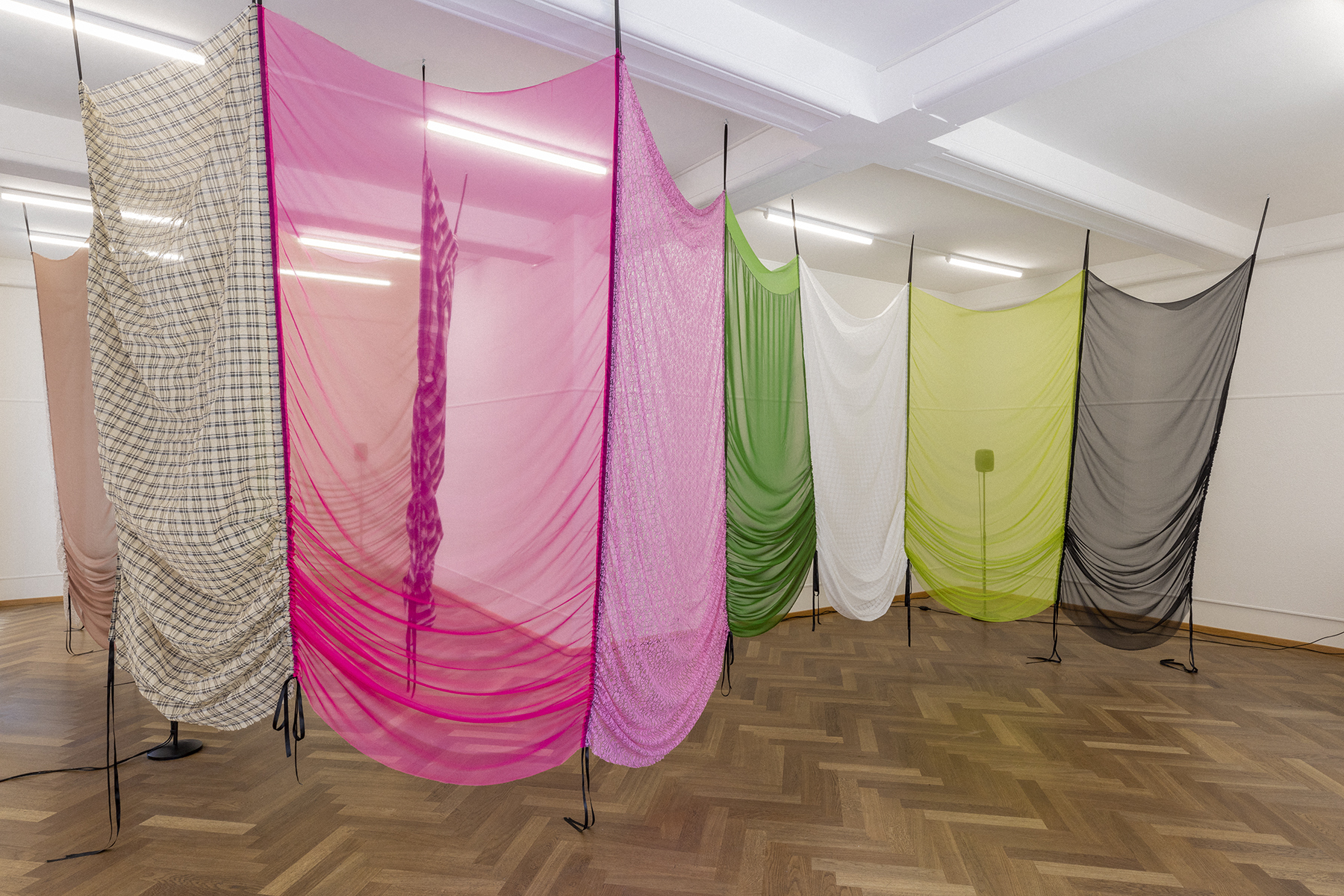 Lara Dâmaso, Echo chambers, 2022 Multimedia installation, curtains, 3-channel sound installation with performances. With the collaboration of Blanca Bianchi. Credit photo: © Guadelupe Ruiz