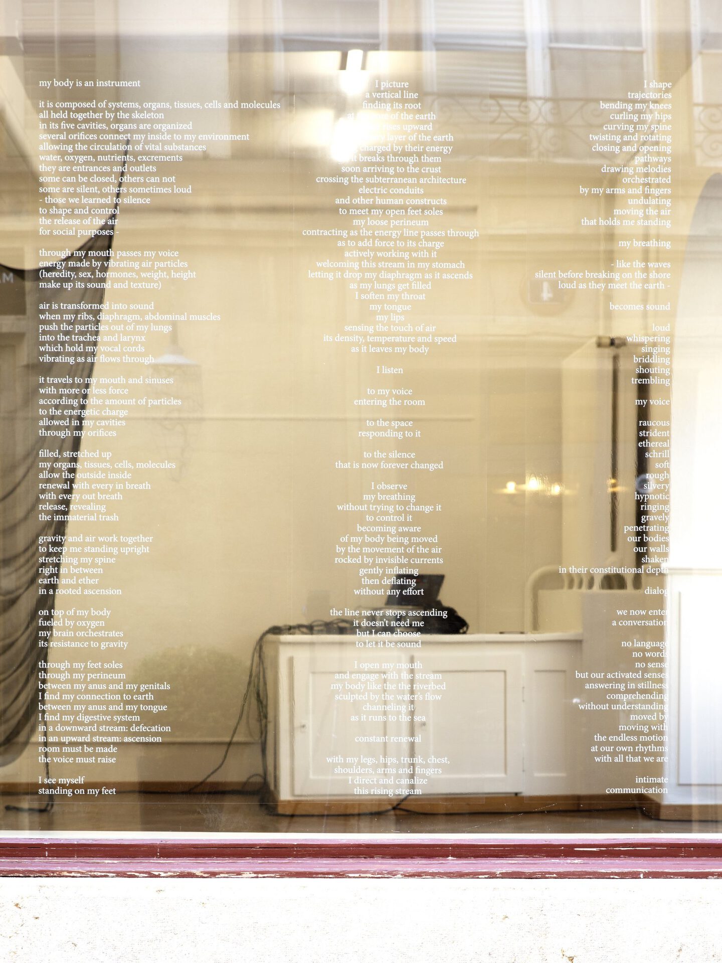 Lara Dâmaso, Echo chambers, 2022 Multimedia installation, curtains, 3-channel sound installation with performances. With the collaboration of Blanca Bianchi. Credit photo: © James Bantone