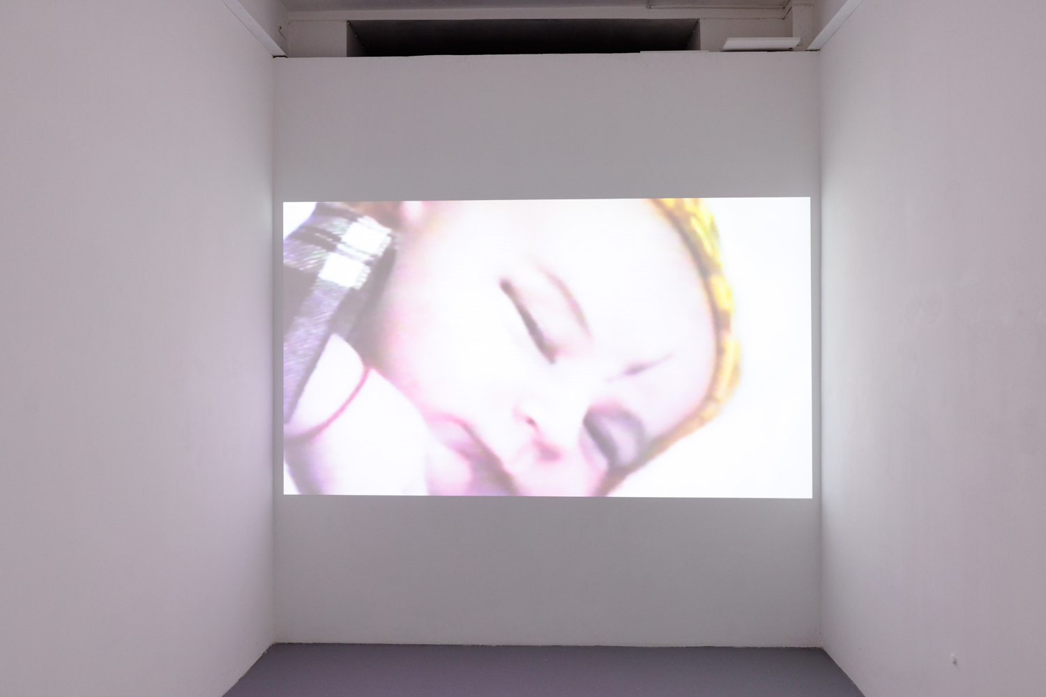 Moshtari Hilal, (Memories) in Technicolor, 2022, video, installation view basis e.V., Courtesy the artist, Foto Bernd Euring, © basis e.V.