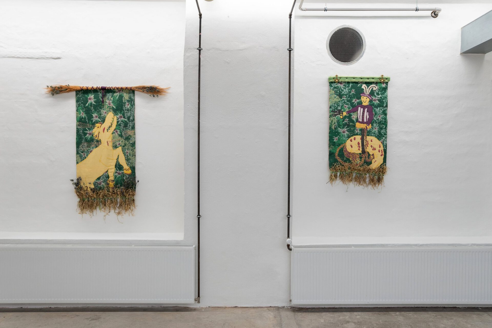 Olivia Rode Hvass, Hand-holding memories (De dårlige minder holder i hånd), 2022, TC2-jacquard handmwoven digital tapestry, cotton, yarn, cushioning, hay and thistles