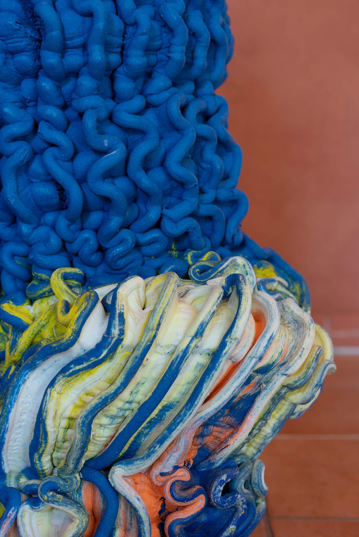 Anton Alvarez, "0510201411"(detail), 2021 (Coloured porcelain, 80 x 35 x 36 cm).