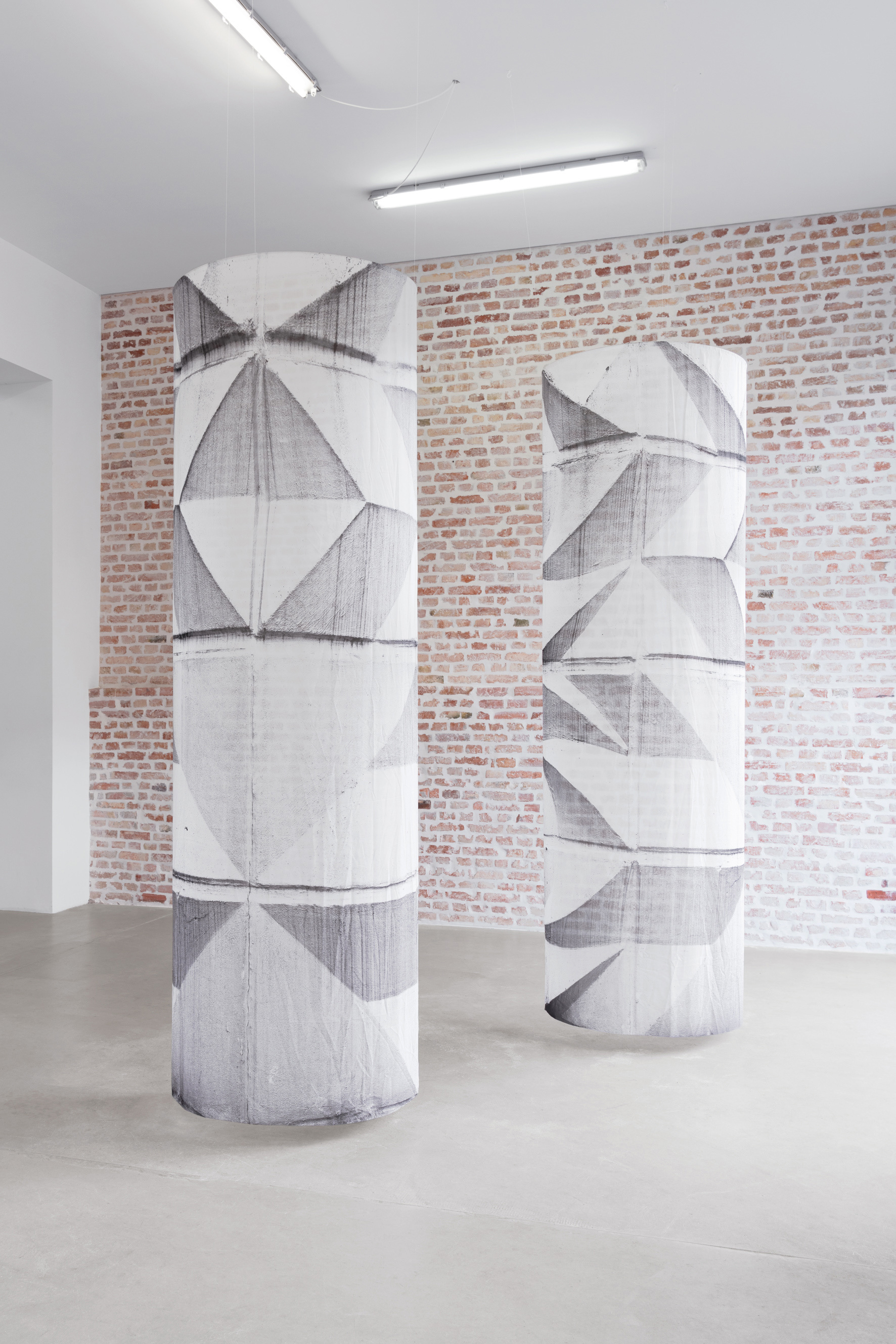 Nina Maria Küchler, „Die fragilen Städte“ #2 and #3, 2022, Sublimation prints on chiffon, each 300 x 150 cm, 90 cm