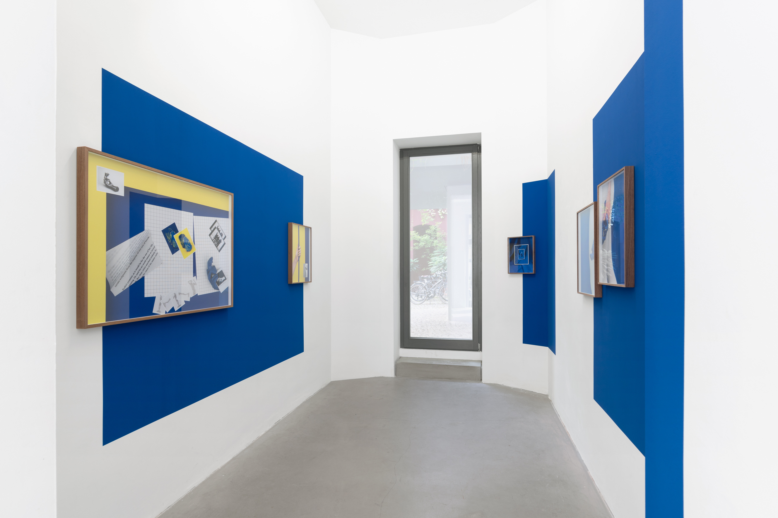 Samuel Henne, „hand to hand“, 2019 – 2021, framed Fine Art Prints, wall paint