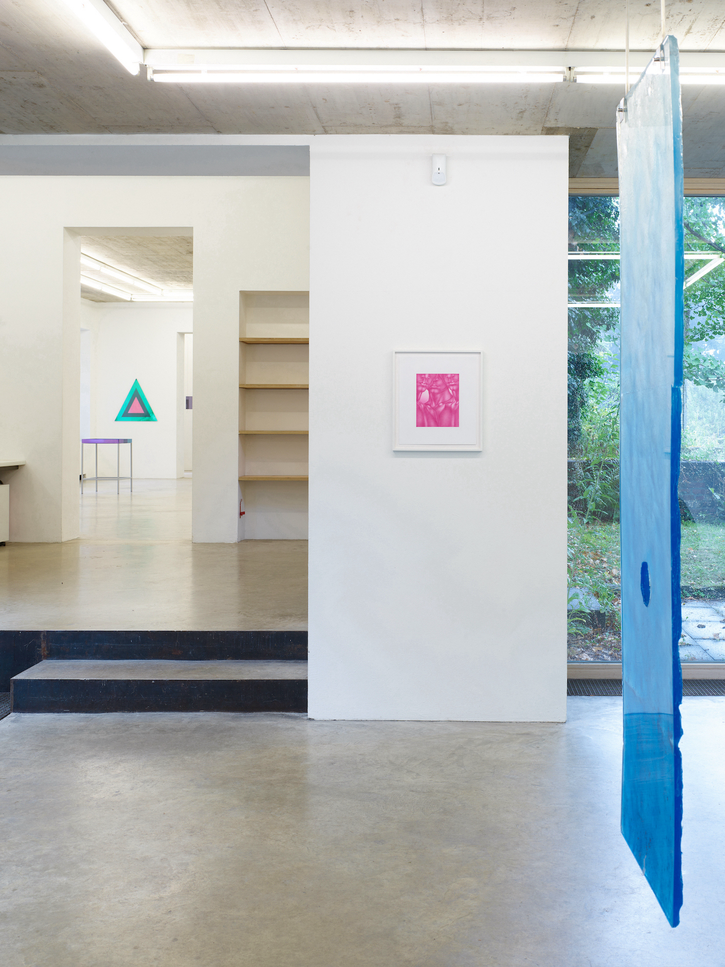 Philipp Gufler, Dioxazinviolett _ OrasolÂź Blau 825, 2019 and HeliogengrĂŒn â Quindo Rosa D, 2021. Courtesy: the artist and BQ, Berlin. AistÄ StancikaitÄ, Them, 2022. Courtesy: the artist and GNYP Gallery, Berlin. Constantin Hartenstein, F3000, 2022