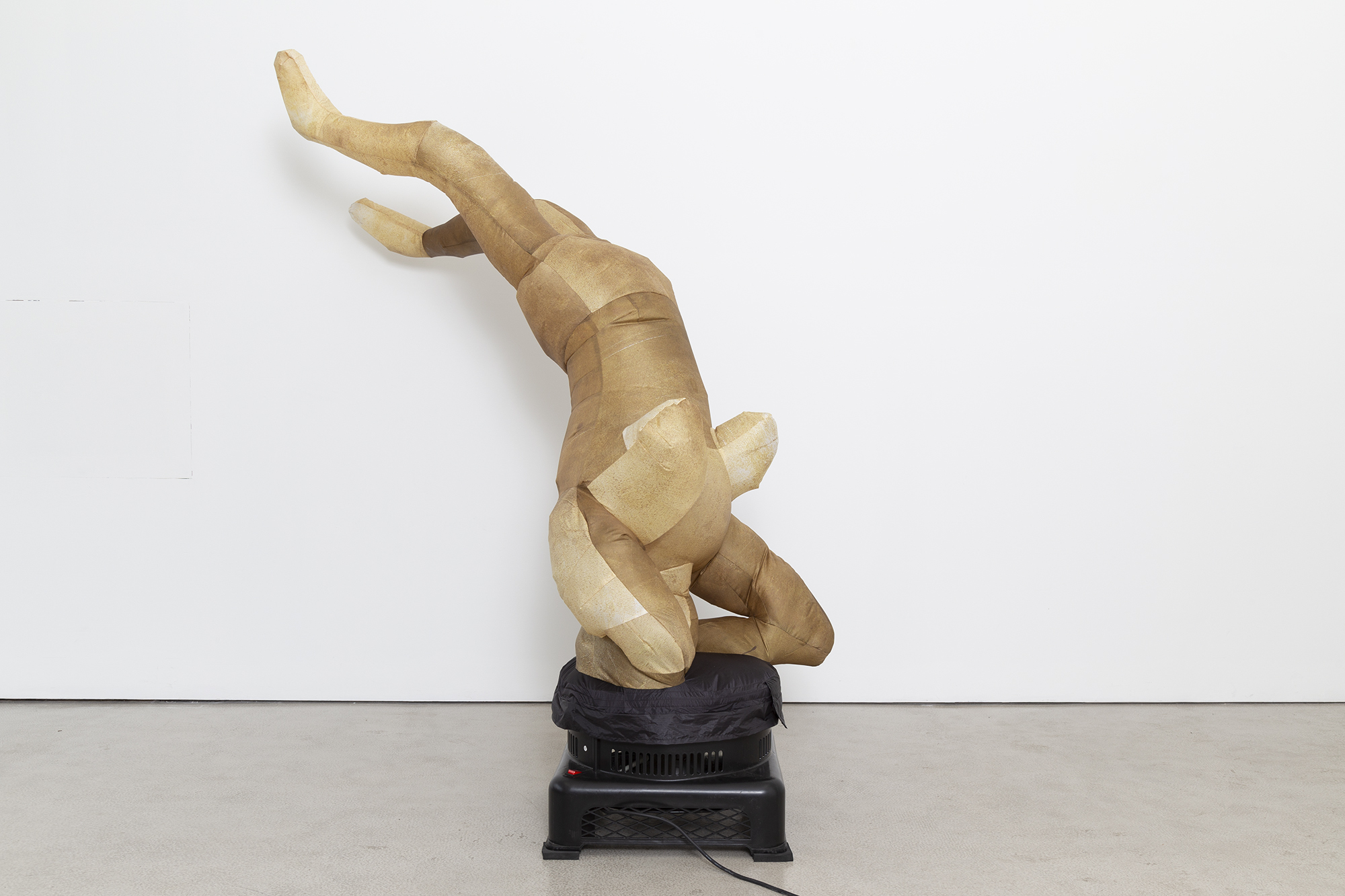 Ellinor Aurora Aasgaard & Zayne Armstrong âHeadstand Figureâ, 2022