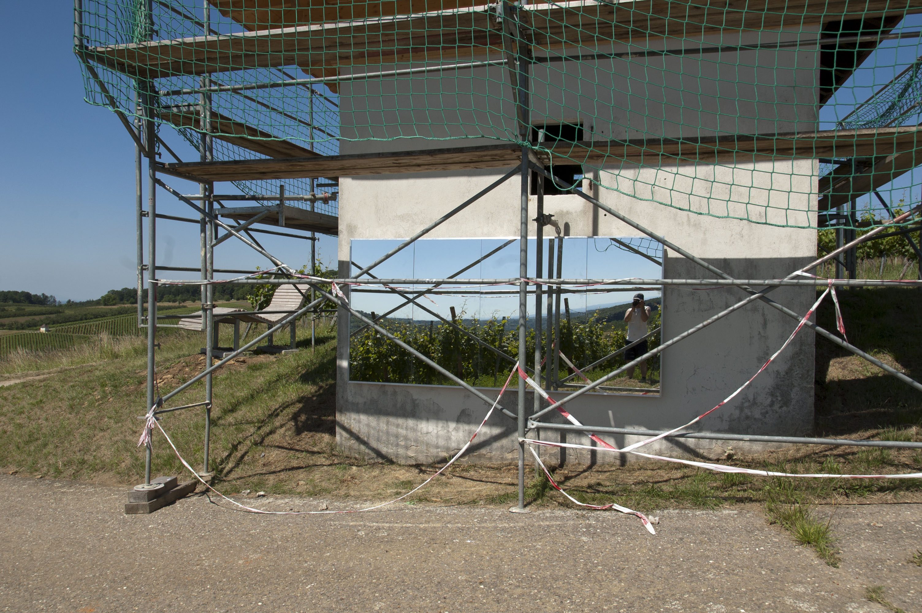 Kriz Olbricht, Psyché, 2022, Holz, Spiegel, Aluminiumprofile