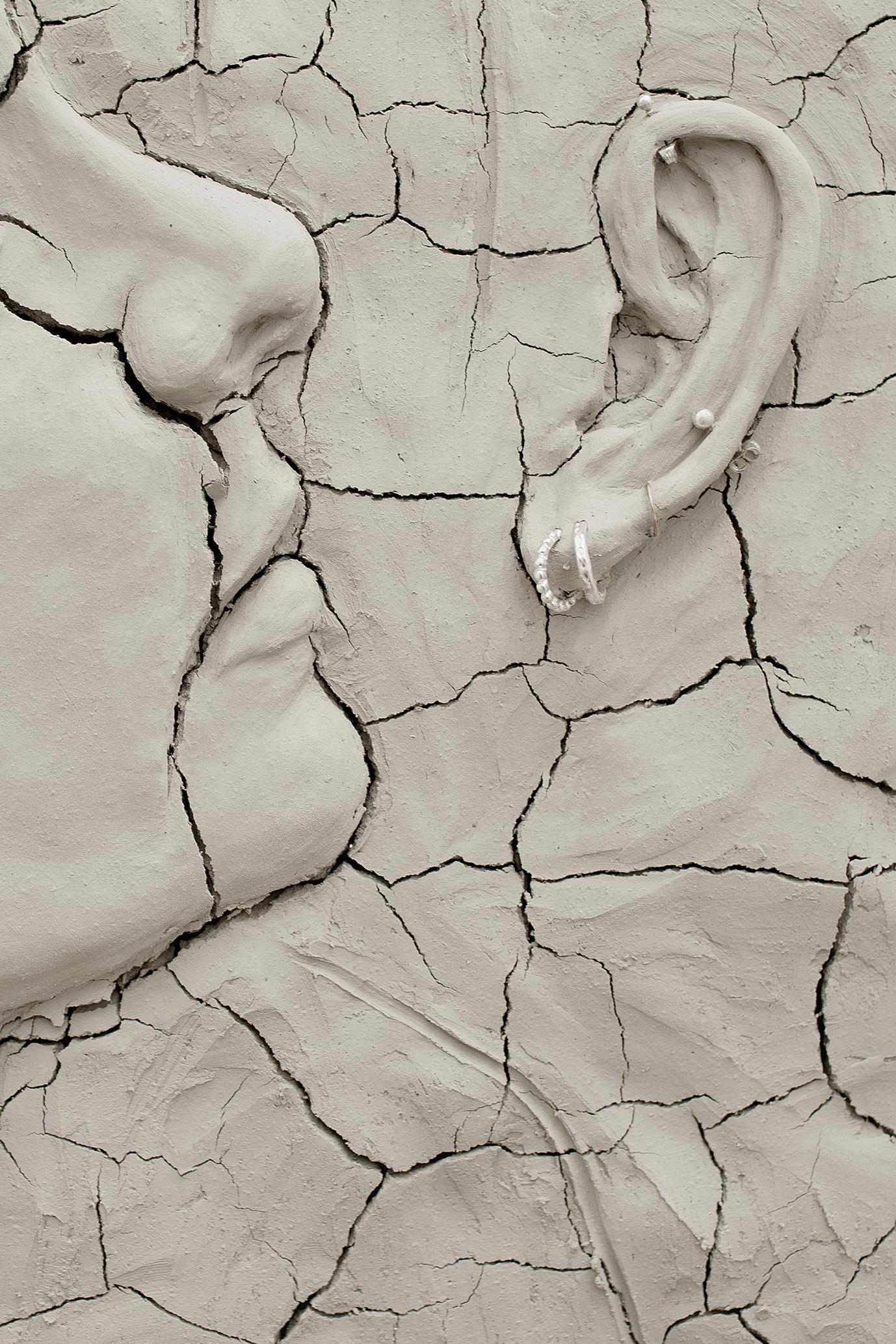 Paula Santomé, HUG ME BAREFOOT, 2022, clay on steel, marijuana cigarette and jewelry, 101cm x 71cm x 47cm (detail)