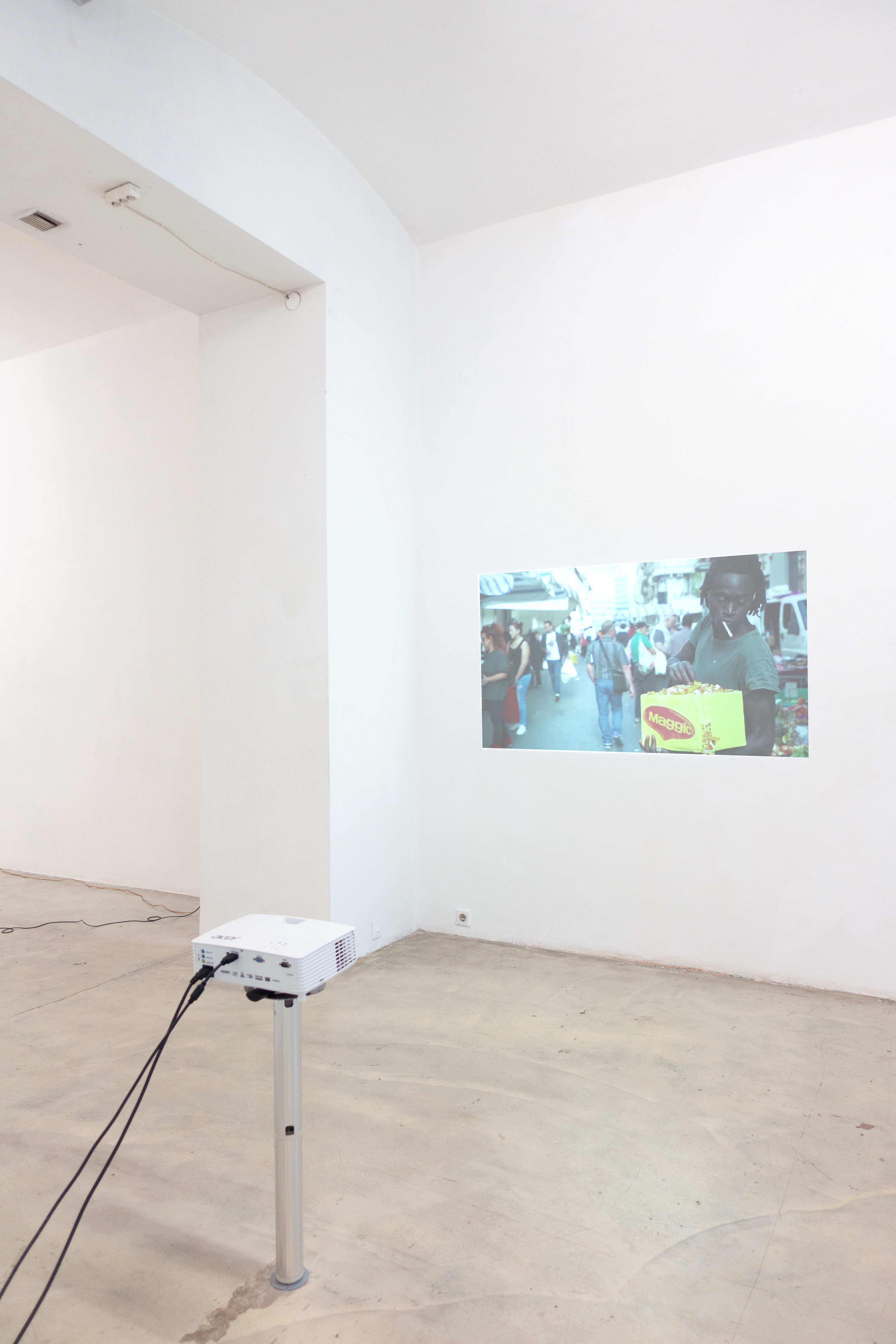 Adji Dieye, Circuit Fermé, 2017 	3’03 video loop, projector