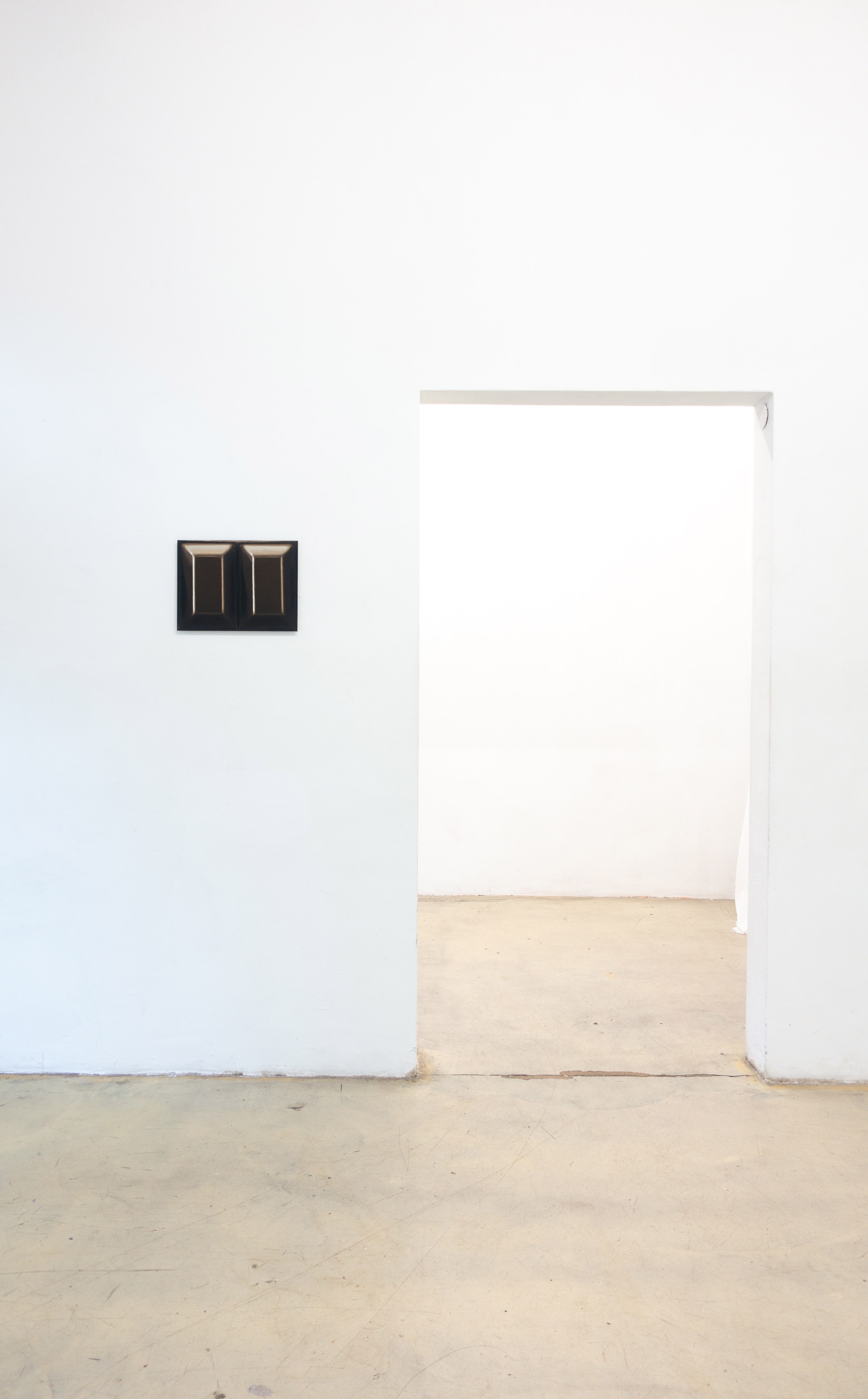 Shaun Motsi, Untitled (en Brunaille), 2019, Oil on primed aluminium panel, 30 x 40 cm