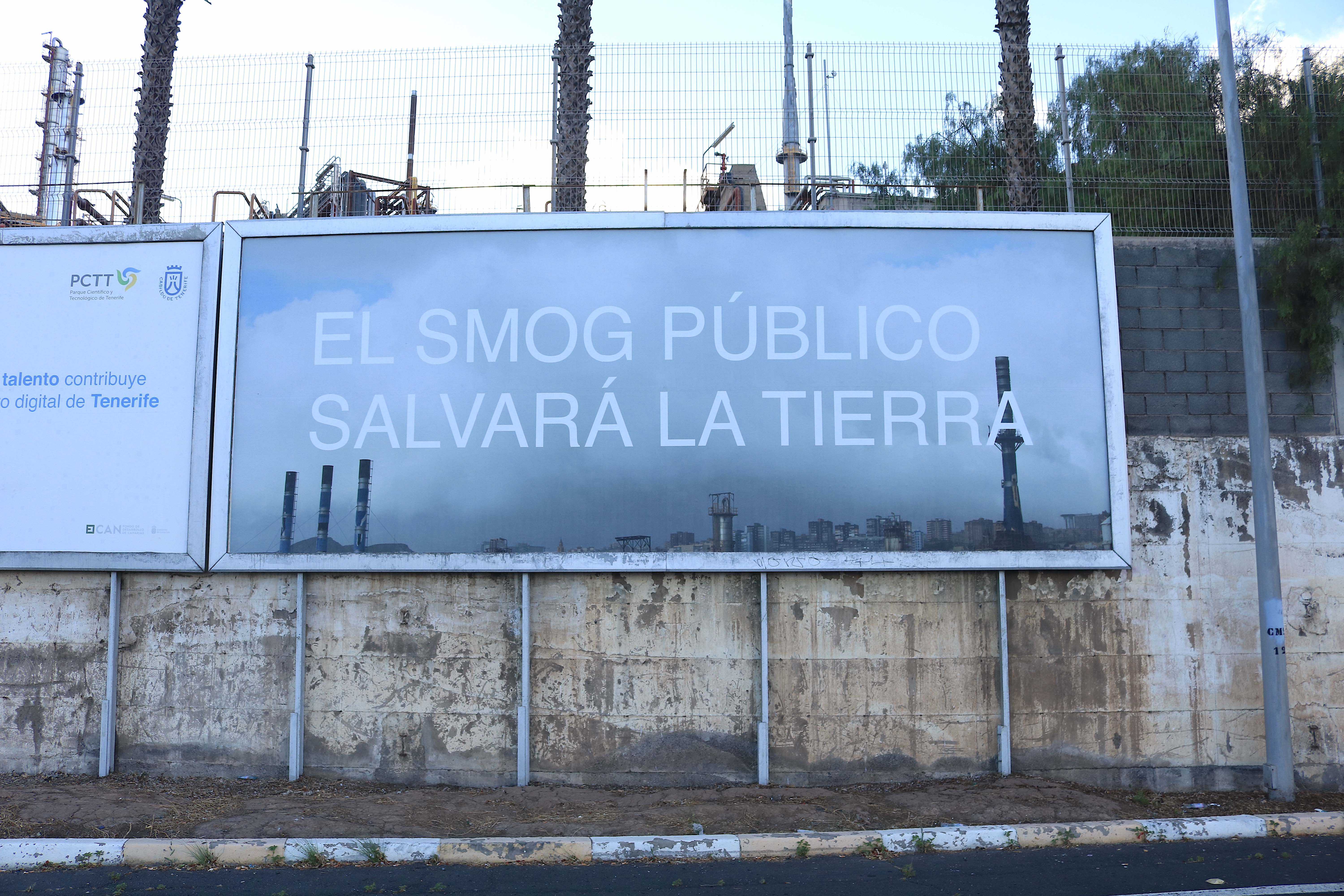 _Public Smog_ (2022), Amy Balking, outside museum