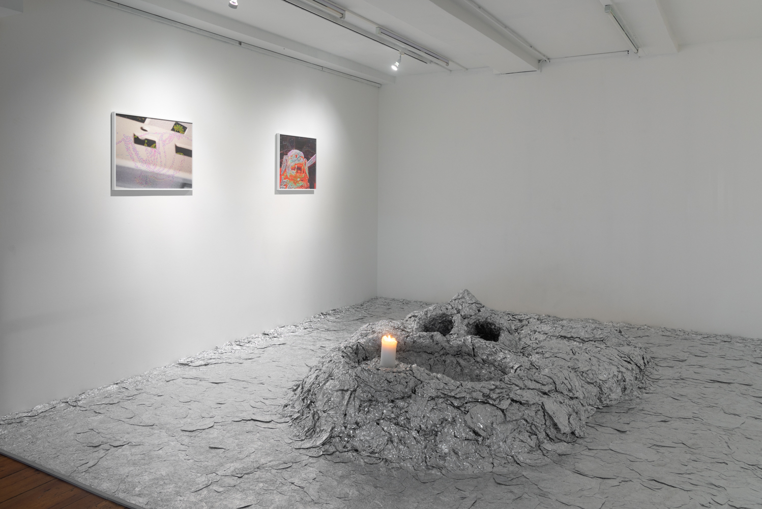 Tobi Keck, Make a wish tinfoil, candle, aluminum bars; 3,85 x 4,85 x 0,65 m 2022