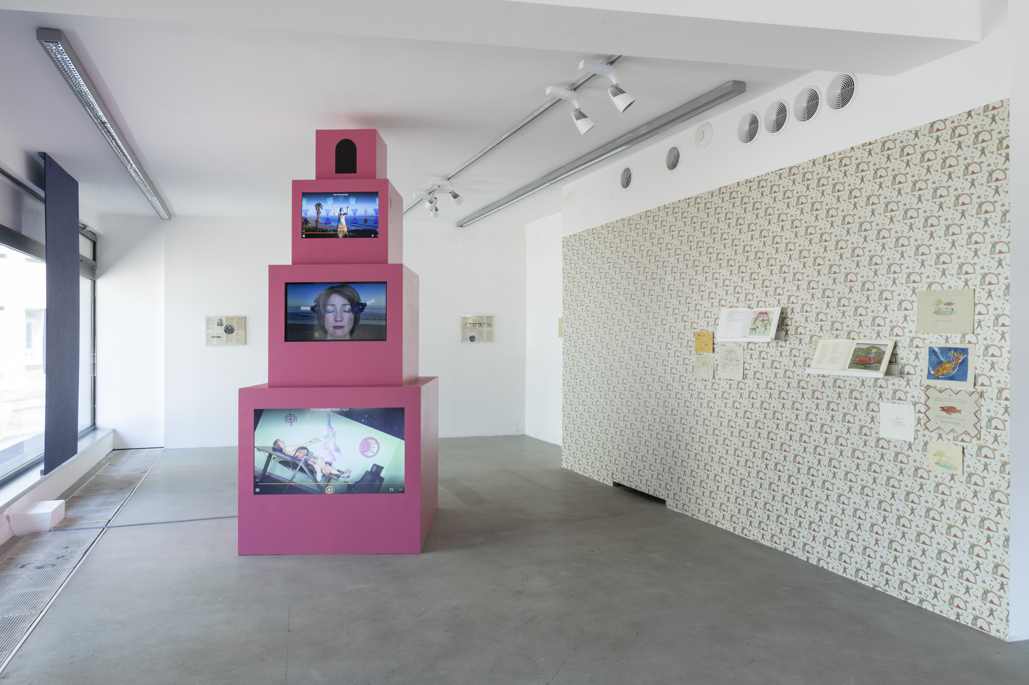 Installation view featuring works from Jakob Jakobsen, Niklas Lichti, Shana Moulton & Tom Seidmann-Freud 