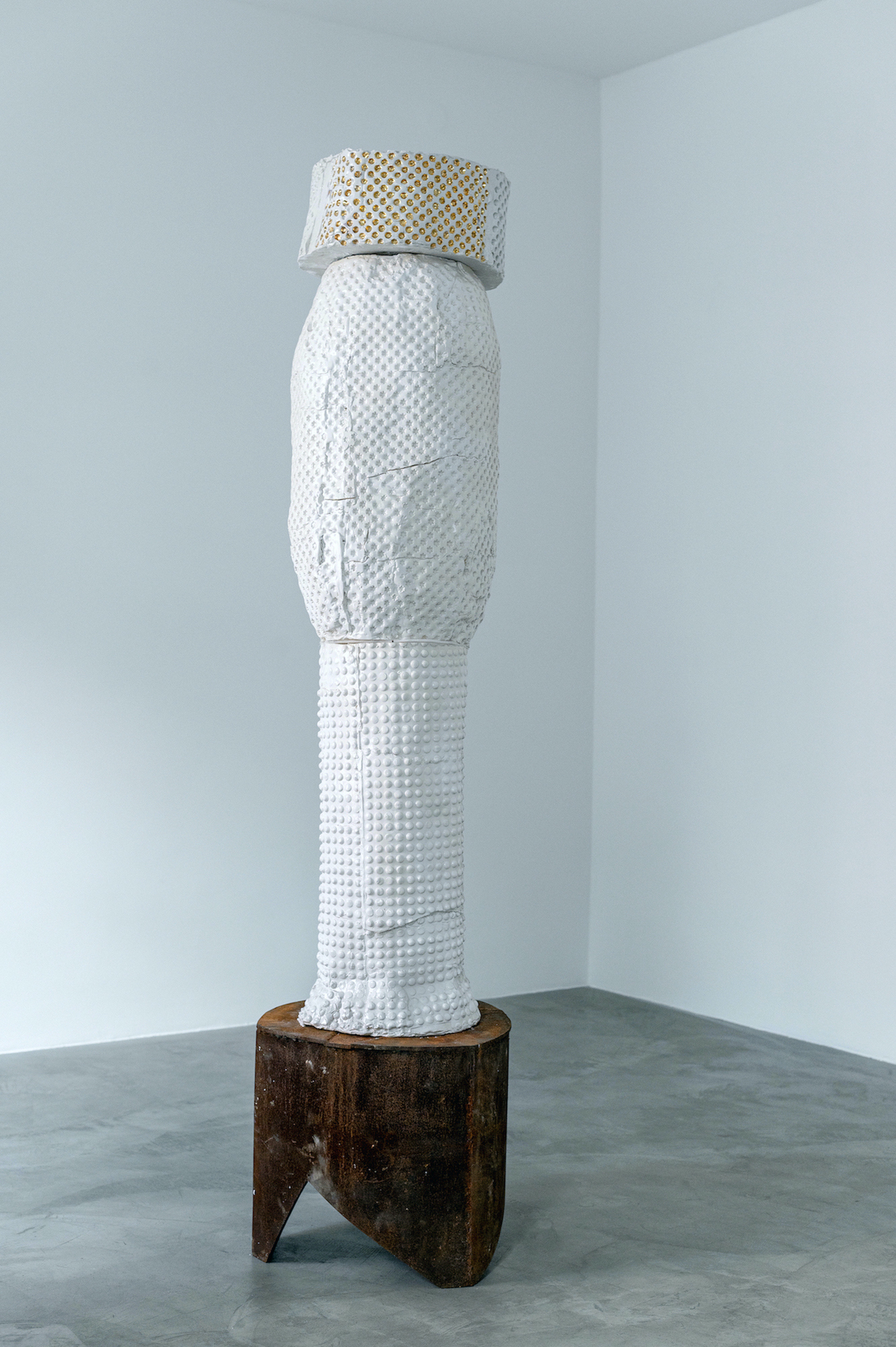 Mindaugas Navakas, Standing II, 2022.