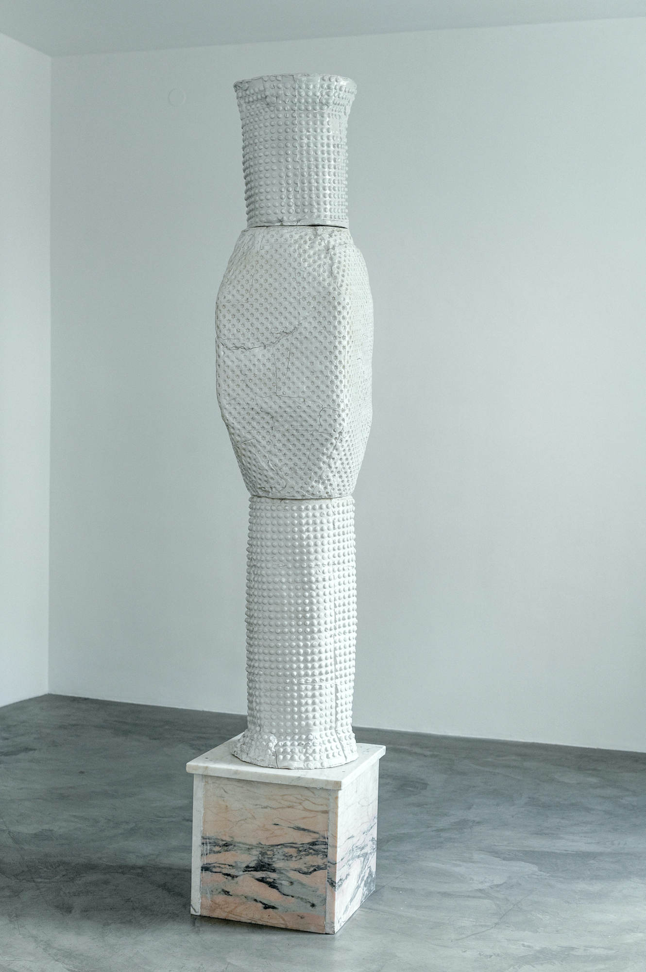 Mindaugas Navakas, Standing I, 2022.