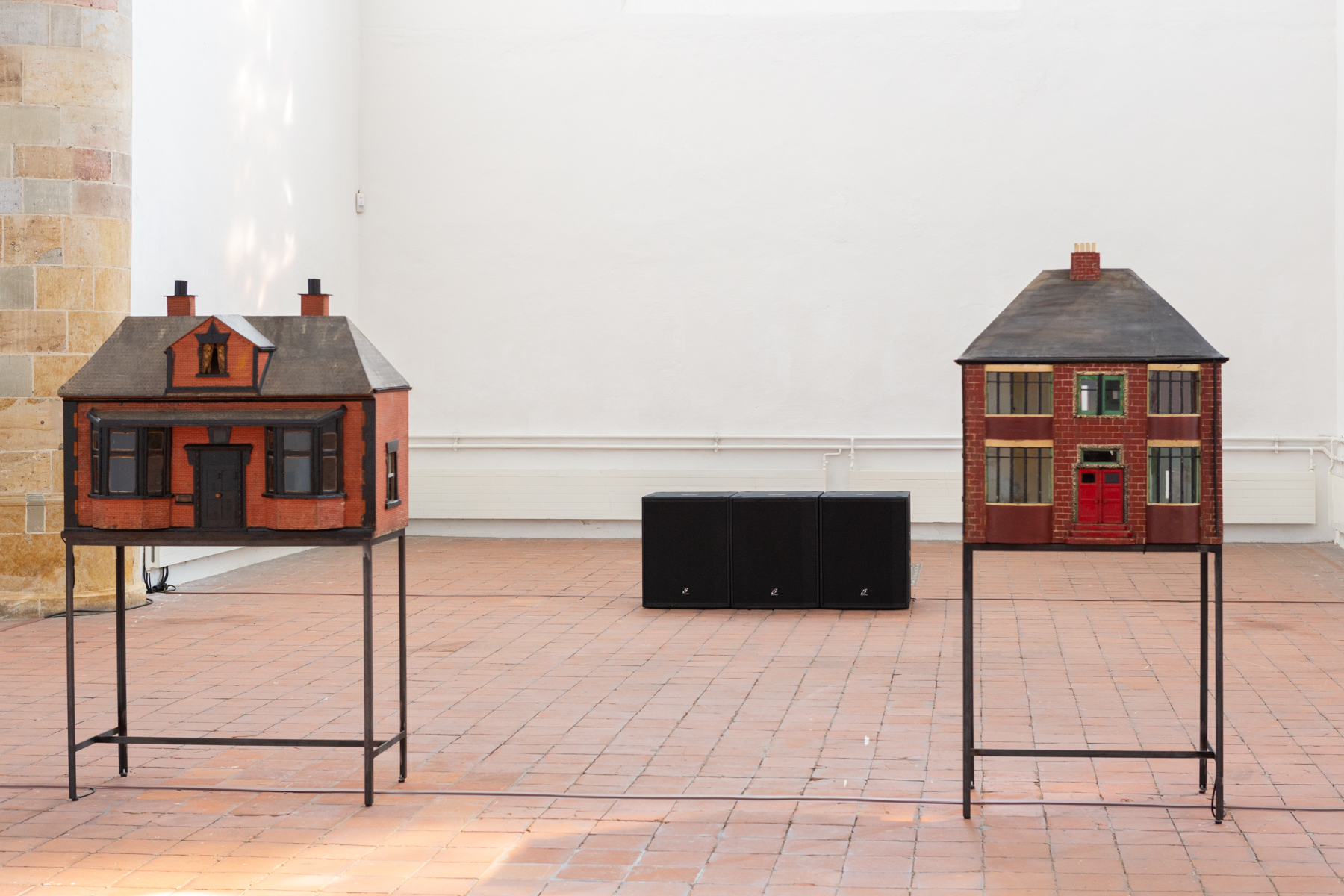 Hannah Quinlan and Rosie Hastings, Inside, installation view Kunsthalle Osnabrück, 2022. Photo: Lucie Marsmann