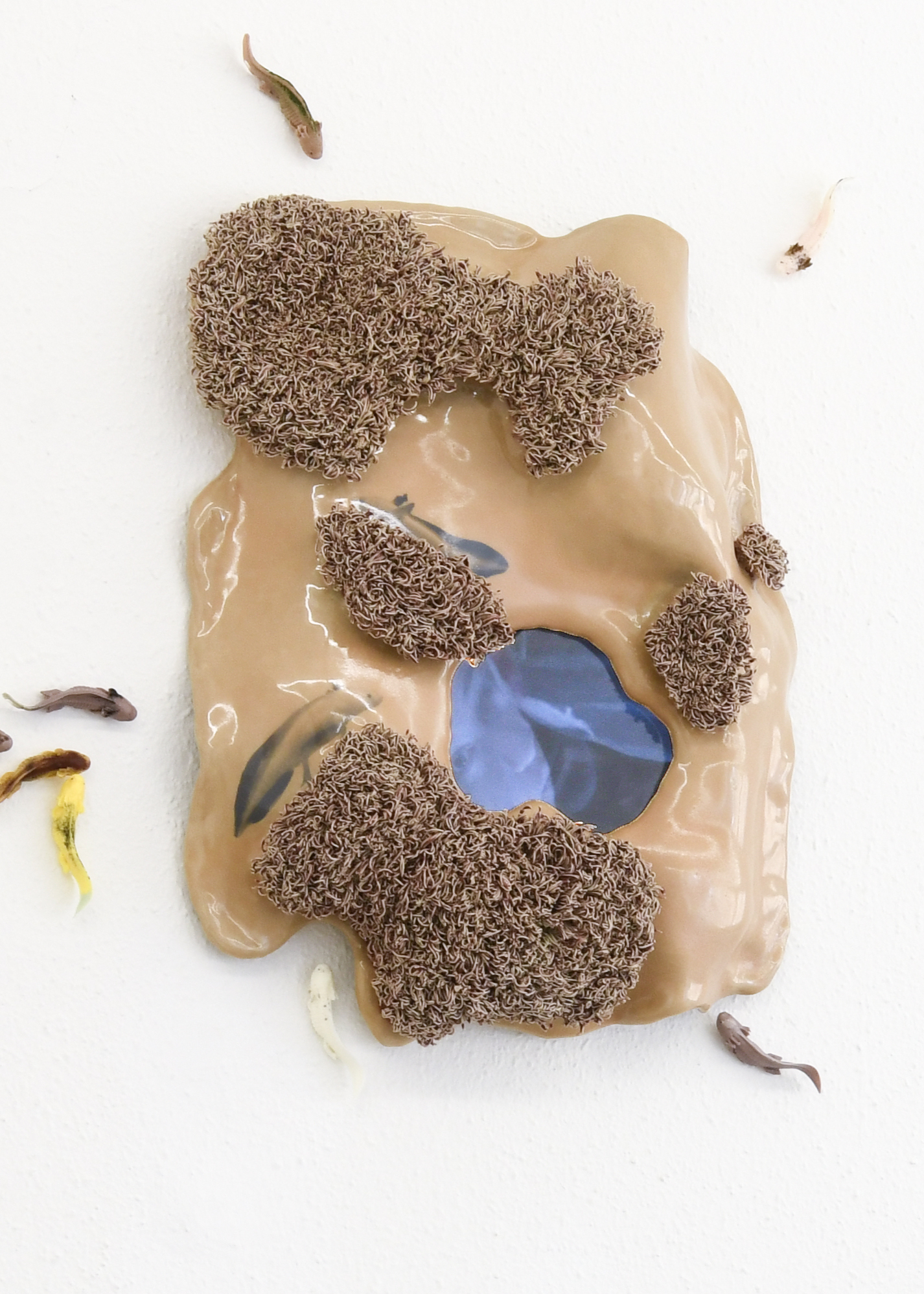 Flausen Fusion III, screen print on ceramics, PU, screen, video loop ca. 46 x 38 x 9 cm (ceramic part) 2021