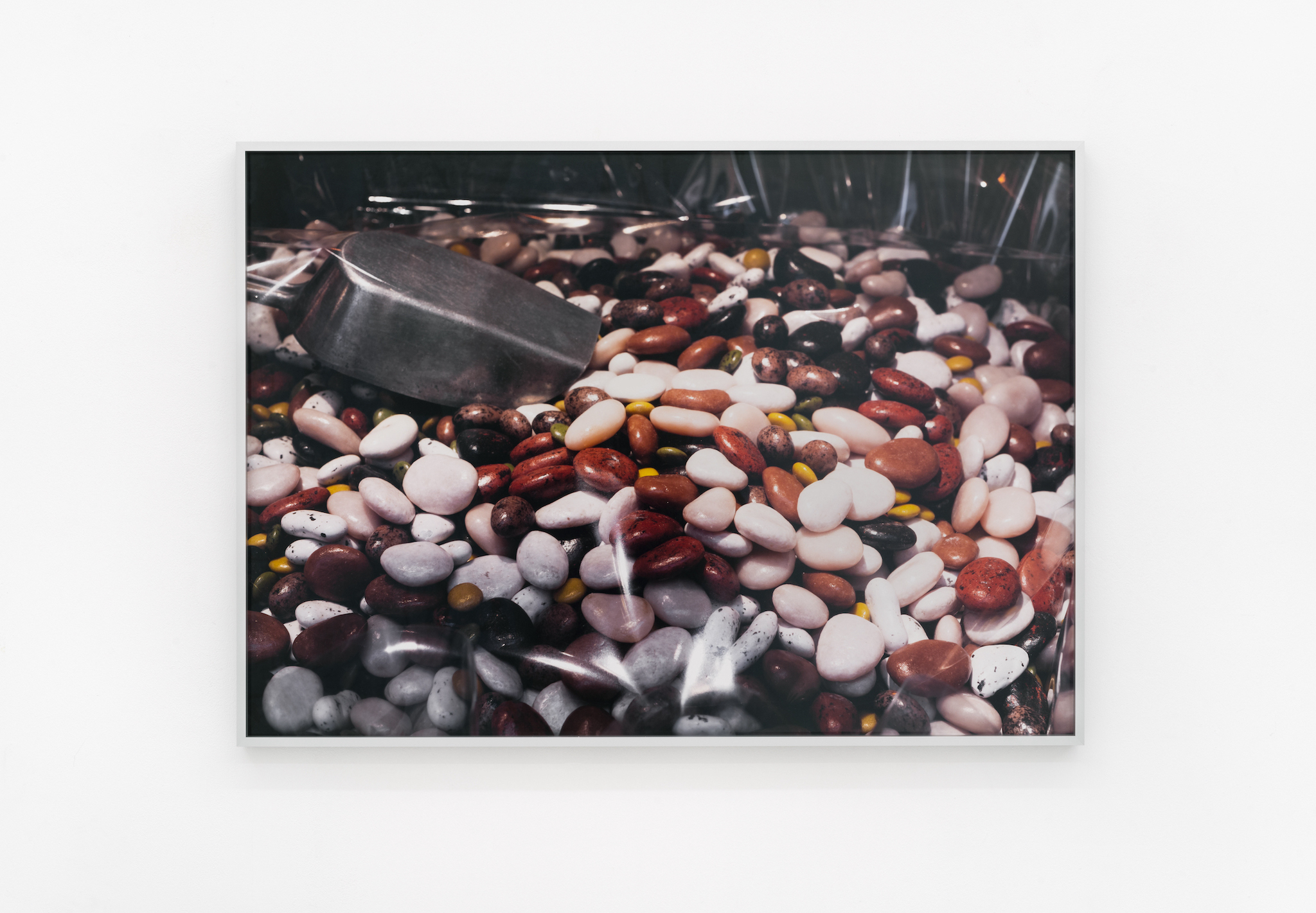 Laura Schawelka, Candy Stones, C-Print , 59,4 x 84 cm, 2022