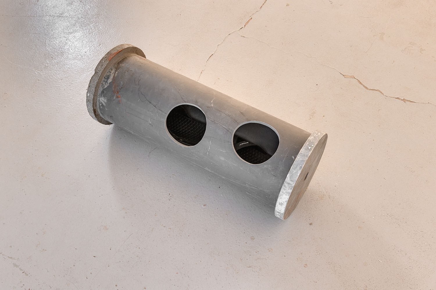Rééducation, 2022, PVC drain pipe, concrete, plywood, marble, pool clappers, 73,5 x 29 x 29 cm