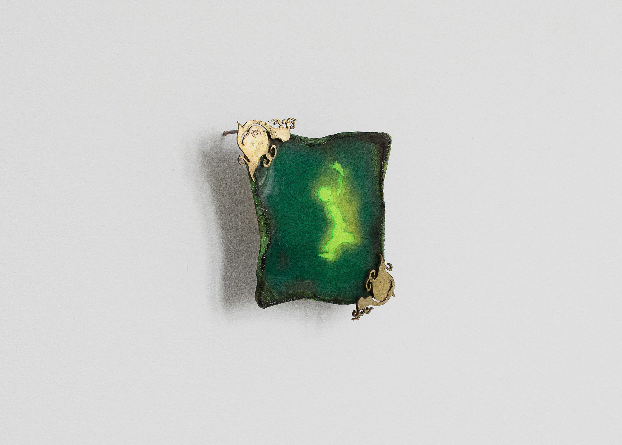 Julian Siffert, Tierra del Humo, 2022, acrylic glass, brass, 12 Ă 12 cm