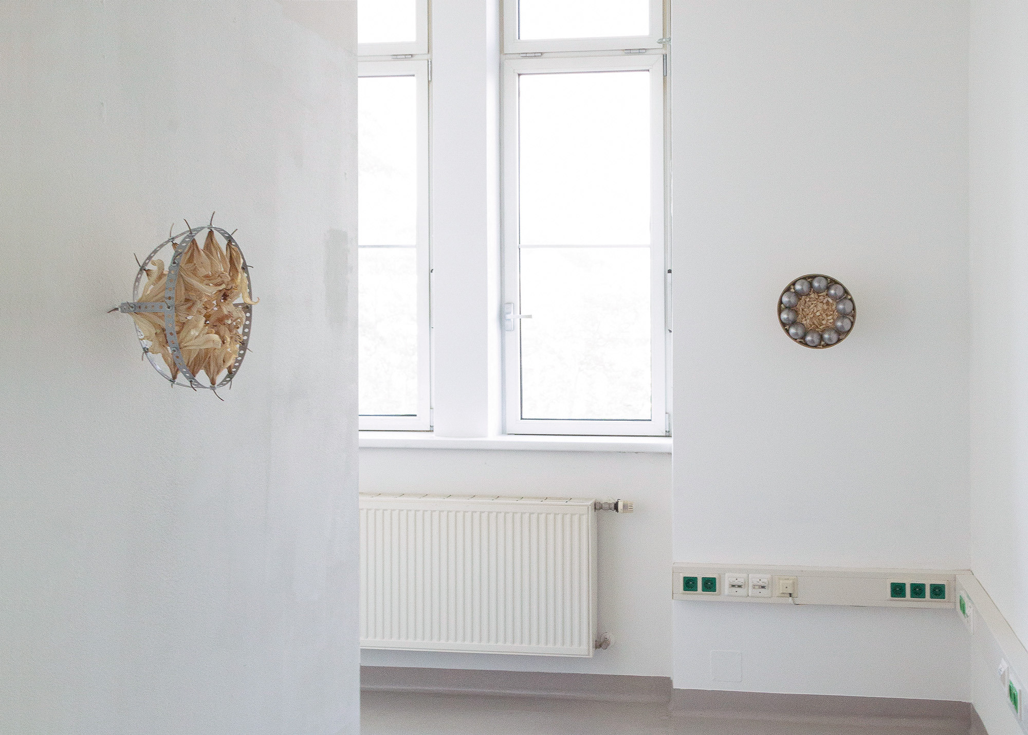 head for the bright sun, exhibition view, Room 1