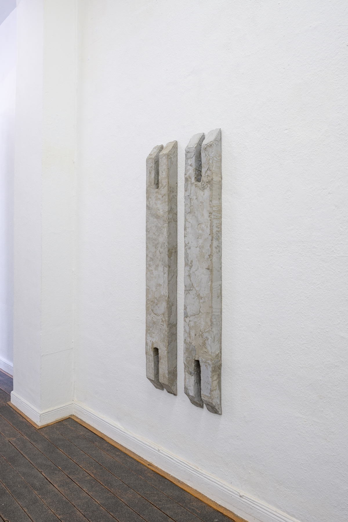 Rike Droescher, Transfer Resistor I & II, 2022, Cement, Styrofoam © the artist, photo: Bernhard Adams