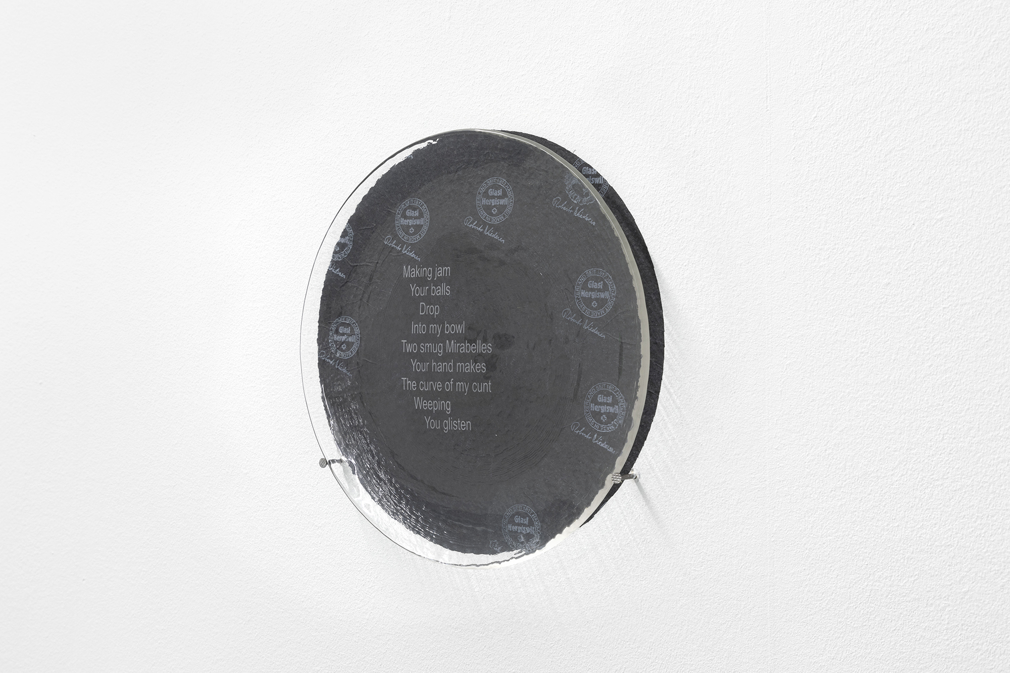 Making jam, 2022
, Glasi Hergiswil glass plate, sandblasted engraving, ø 28 cm