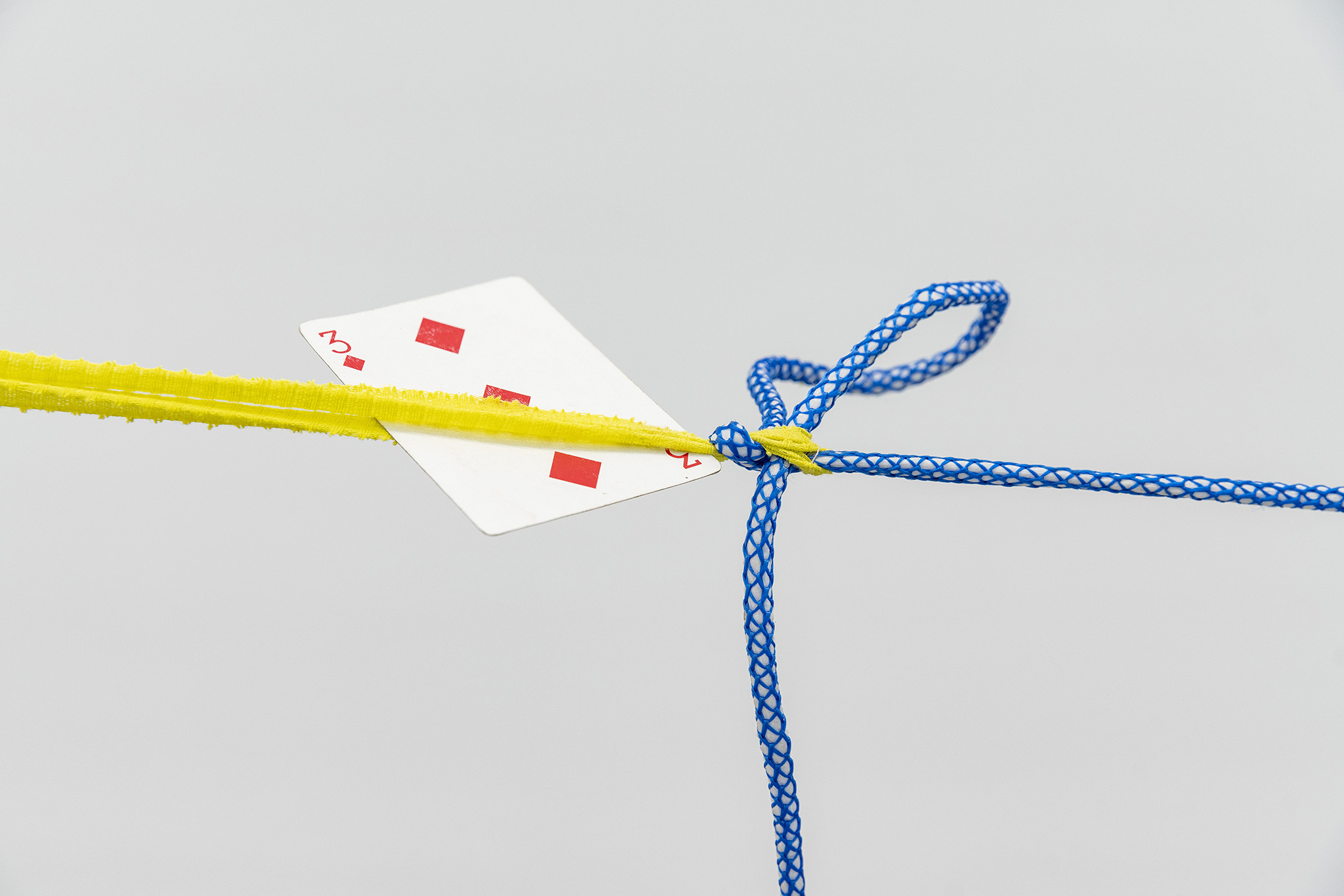 Gabriel Rico, Polimerycene from the series - Freedom of manoeuvre-, 2020, Mix of found objects, ropes, neon, deer’s foot, horseshoe and mirror, 750x133x60cm, courtesy of max goelitz and OMR, Mexico City, copyright of the artist, photo: Dirk Tacke