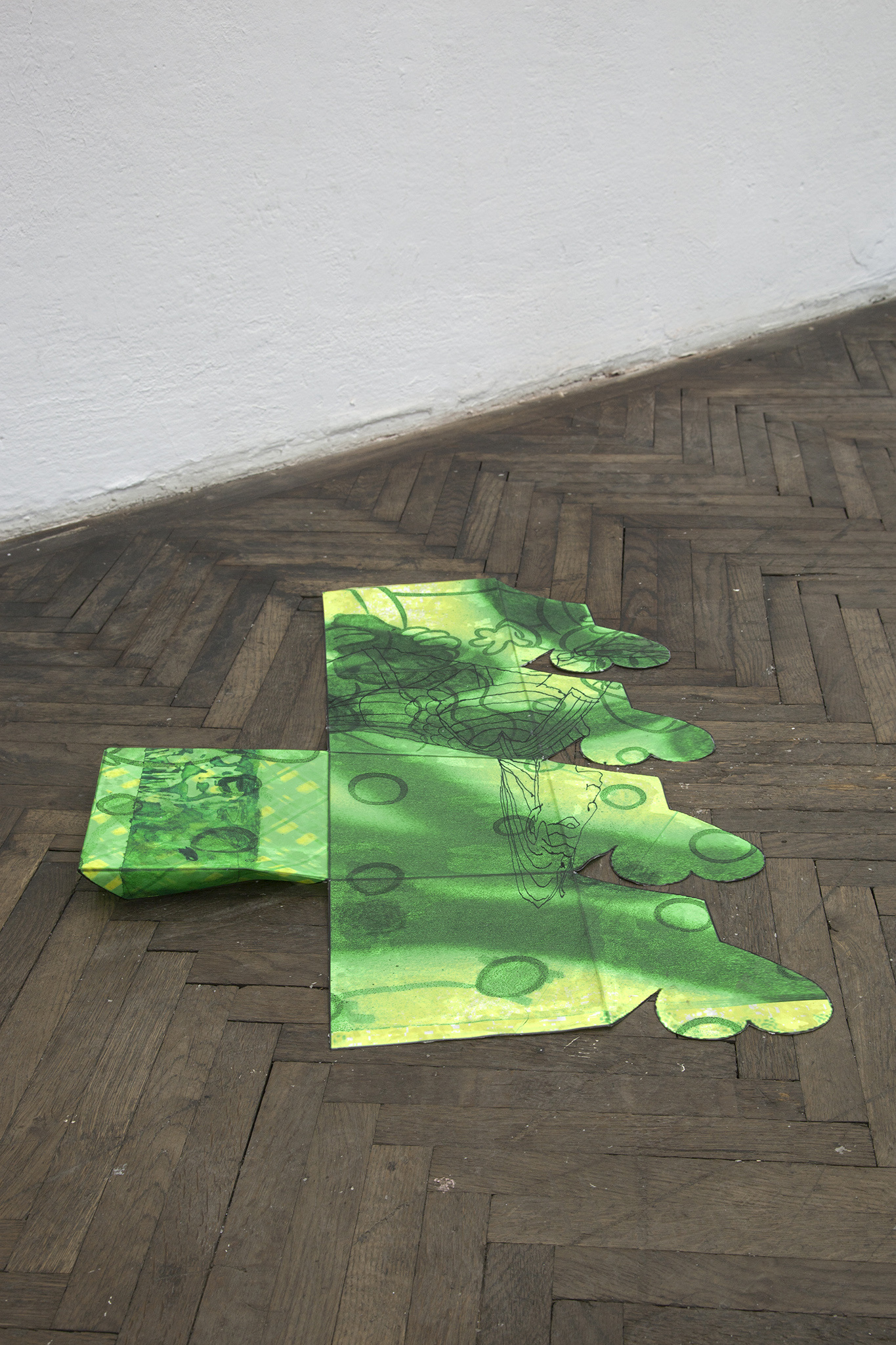 Laura Peixoto, Titleless Foldable Object Nr 1, 2022, plot on paper and wax
