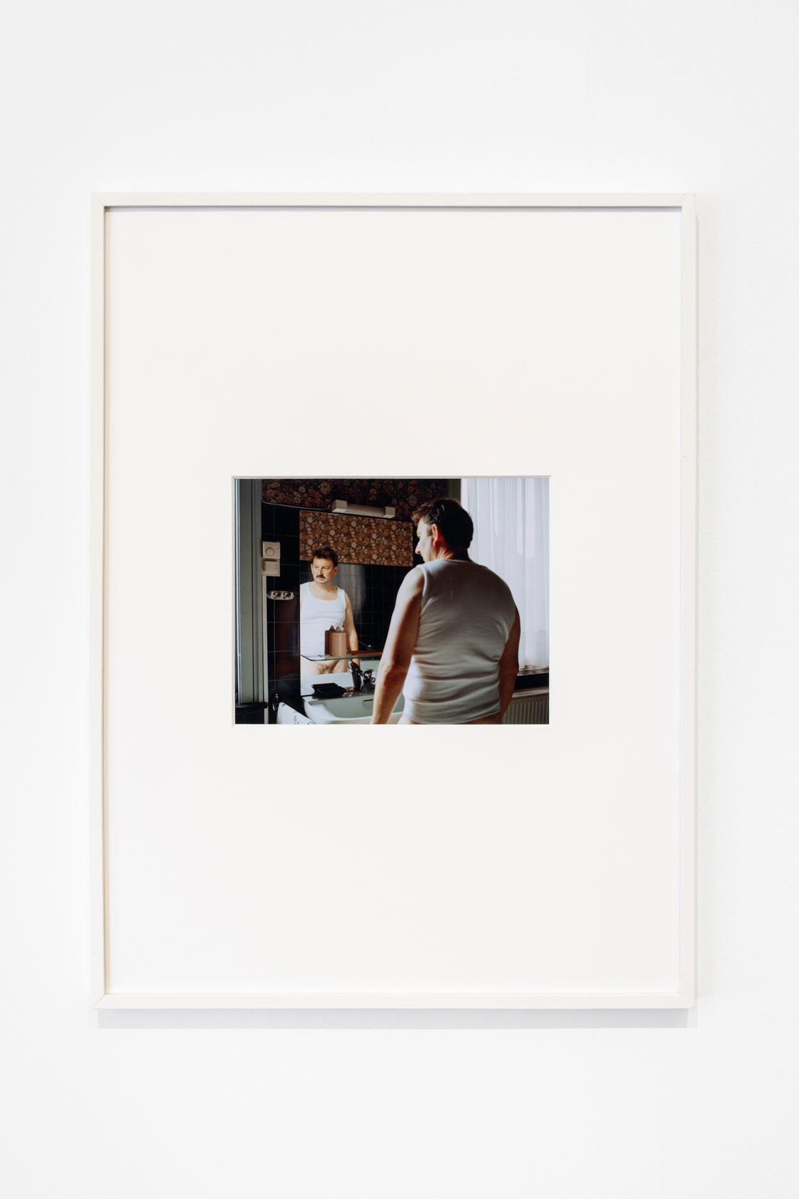 Alain Guiraudie Homme au miroir, 2018 19,11 × 24 cm, Lambda print Courtesy of the artist and Crèvecoeur. Photography: Martin Argyroglo.