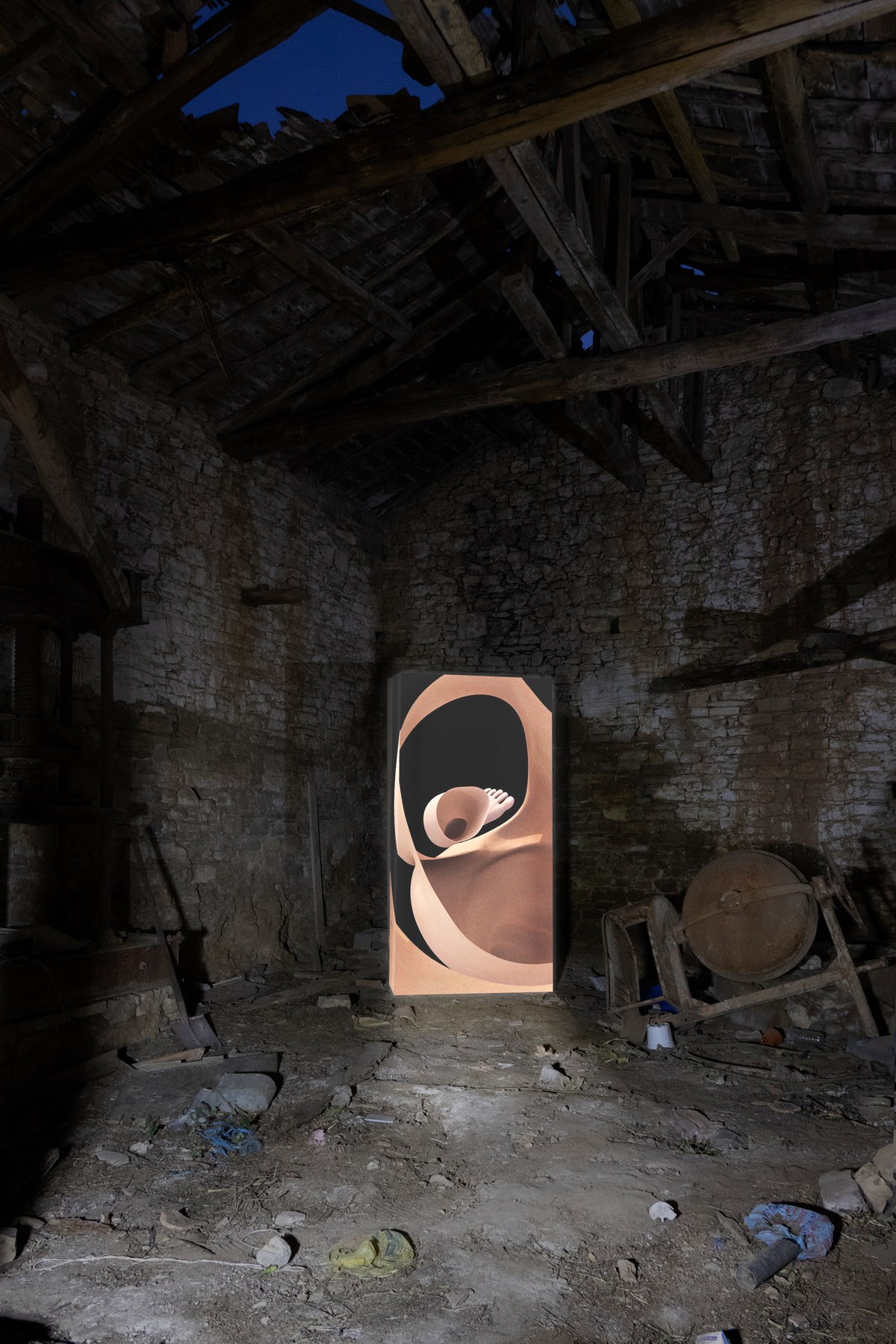 Mikko Gaestel & Colette Sadler: BODY A, plywood, refl ective canvas, video projection