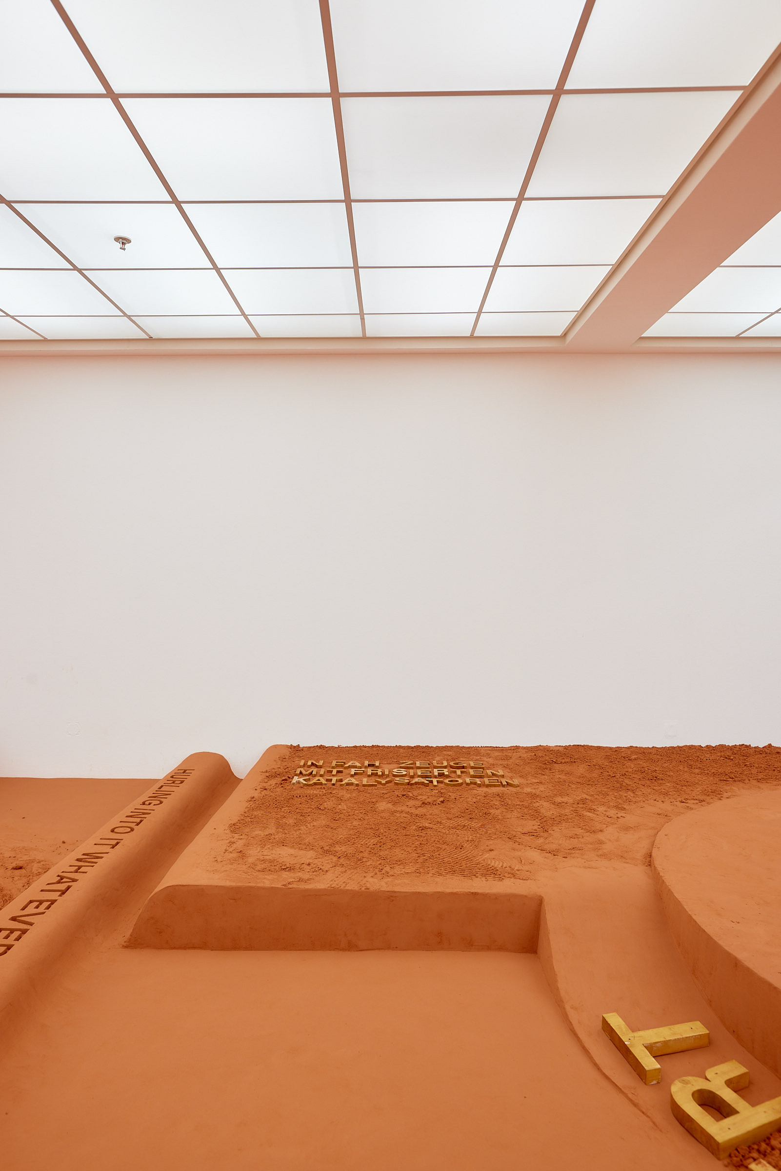 Earth-moving, 2022, foundry sand, tools. Photo: Moritz Schermbach