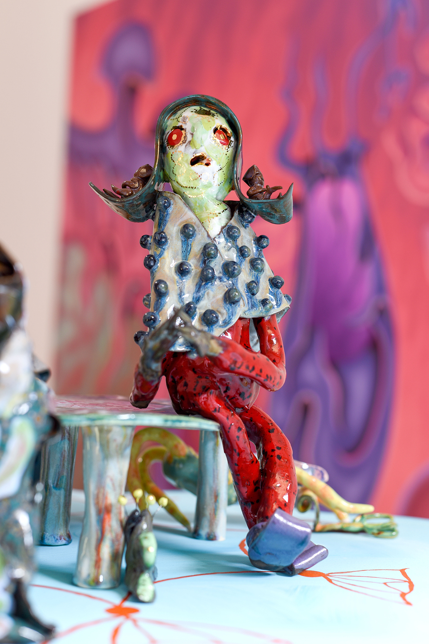 High Weirdness, Solaris Space, Berlin, 2022, Emily Hunt, Nota Flashback Tableau Vivant, 2022, painted table, ceramics, Photo: Rosanna Graf, Courtesy: the artist