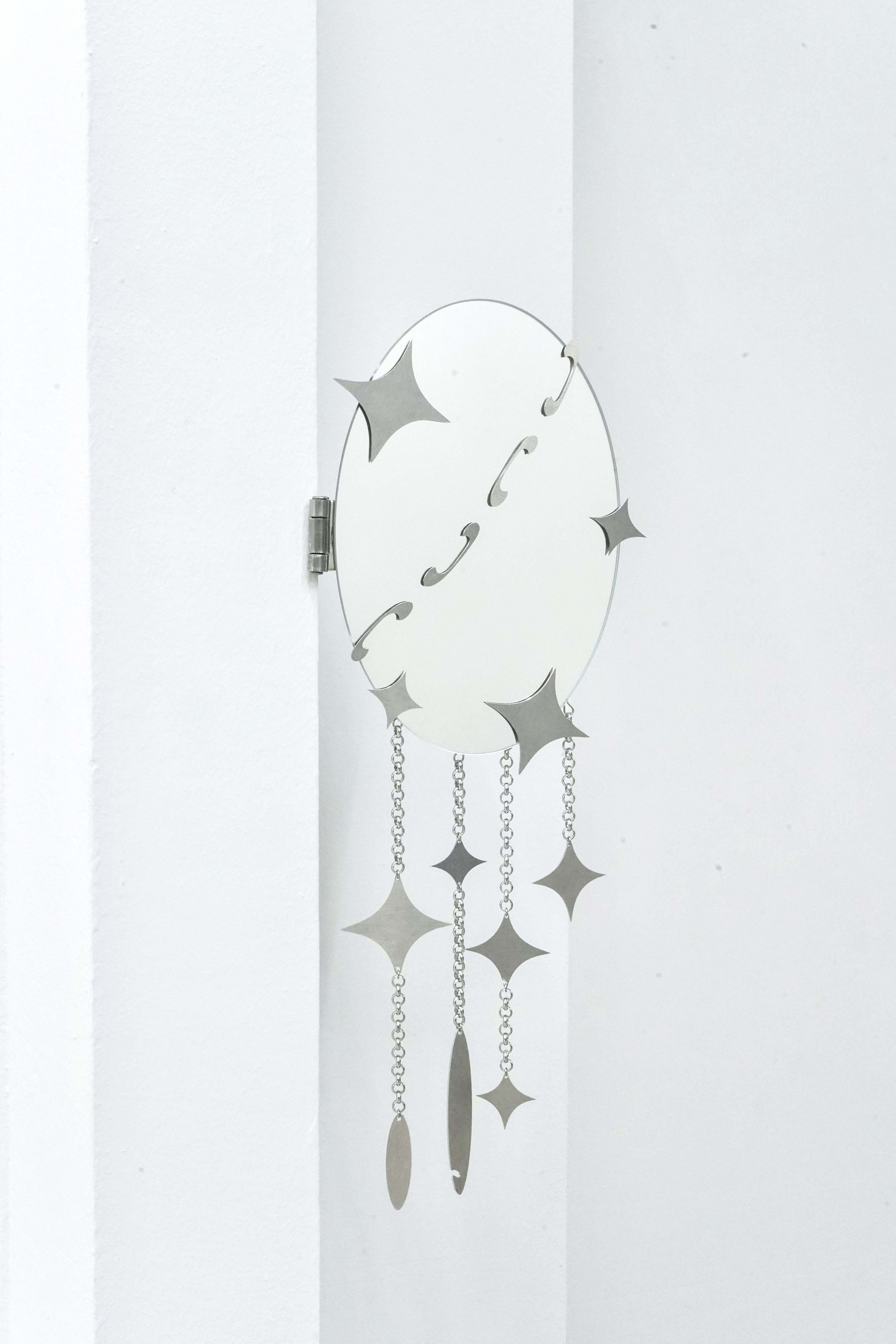 Teller 1 (2022). Mirror, Aluminium, Metal. 13x37.5 cm