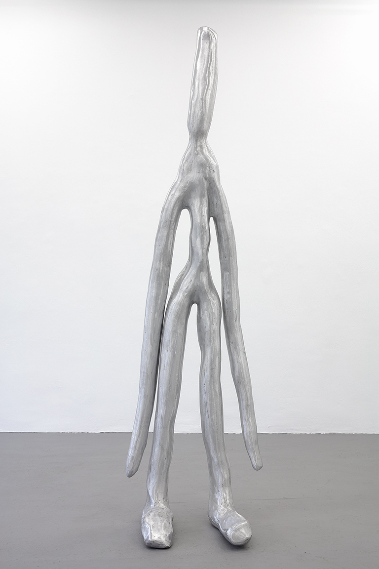 Futures, Barbara Kapusta, Third (Upright), 2022, aluminum cast, polished, 60 x 60 x 220 cm, Da in die Front, Duesseldorf 2022